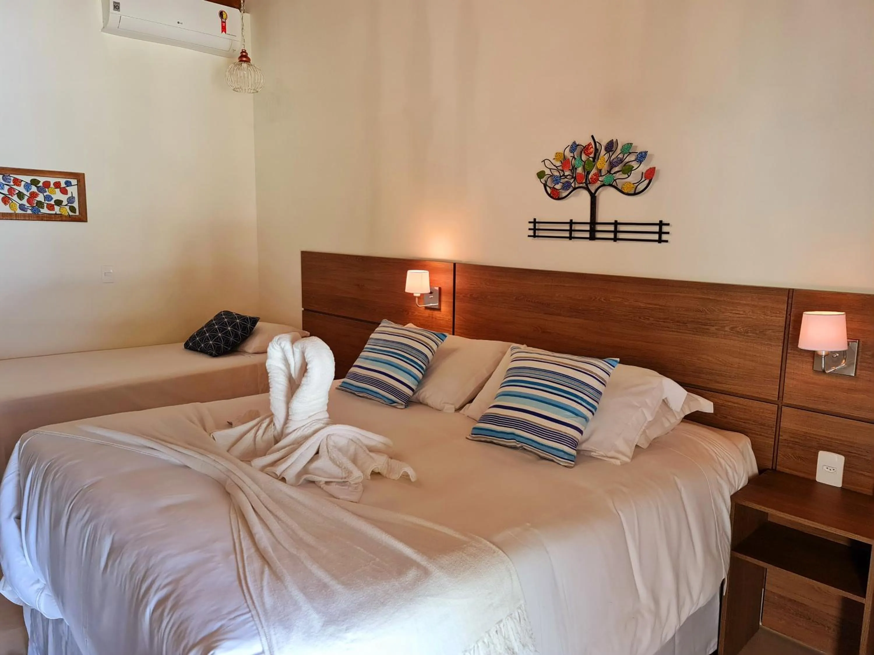 Photo of the whole room, Bed in Pousada Valle das Flores Monte Verde