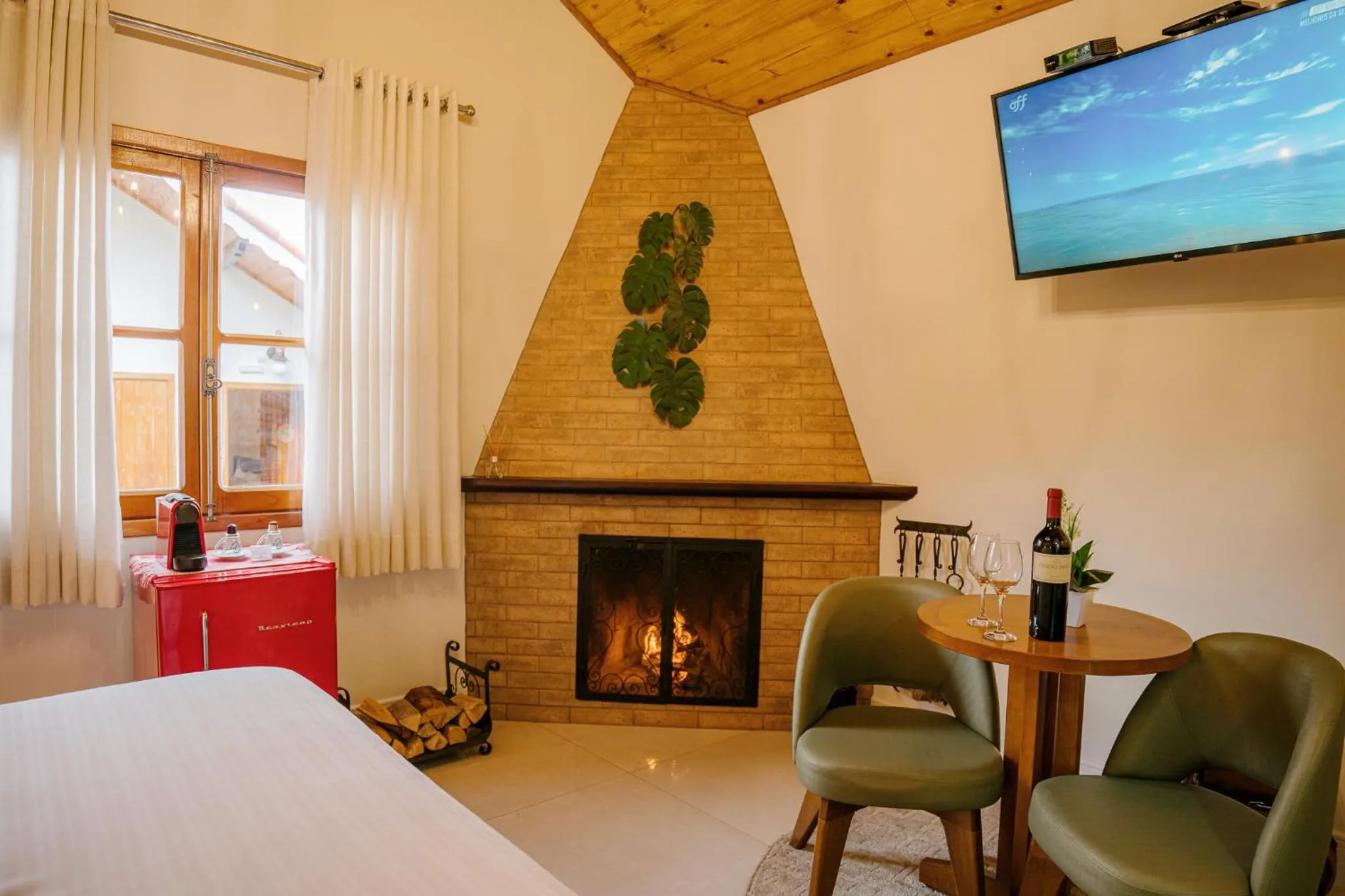 Photo of the whole room, Bed in Pousada Valle das Flores Monte Verde