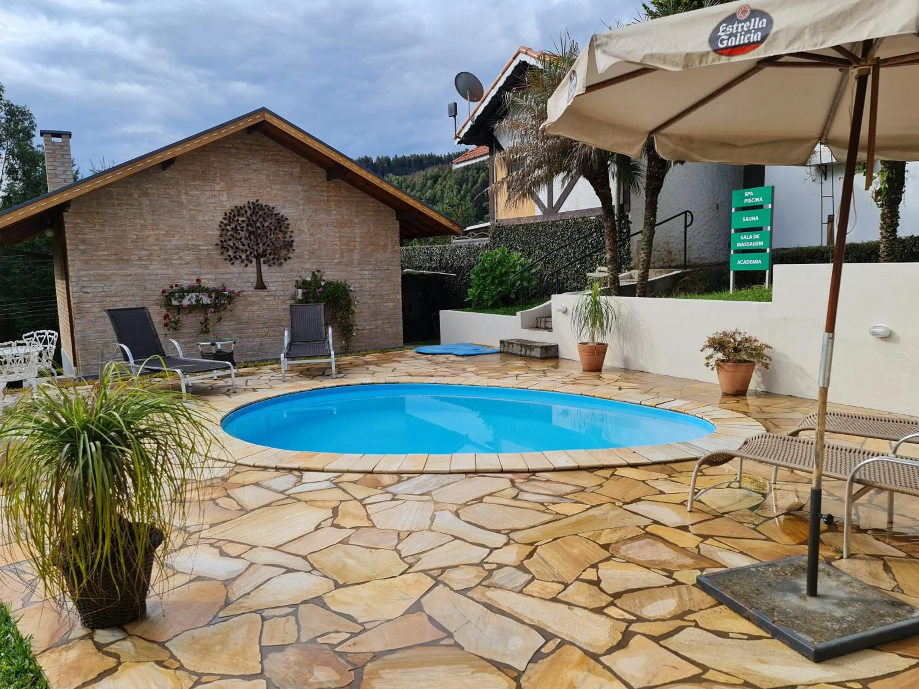 Swimming pool in Pousada Valle das Flores Monte Verde