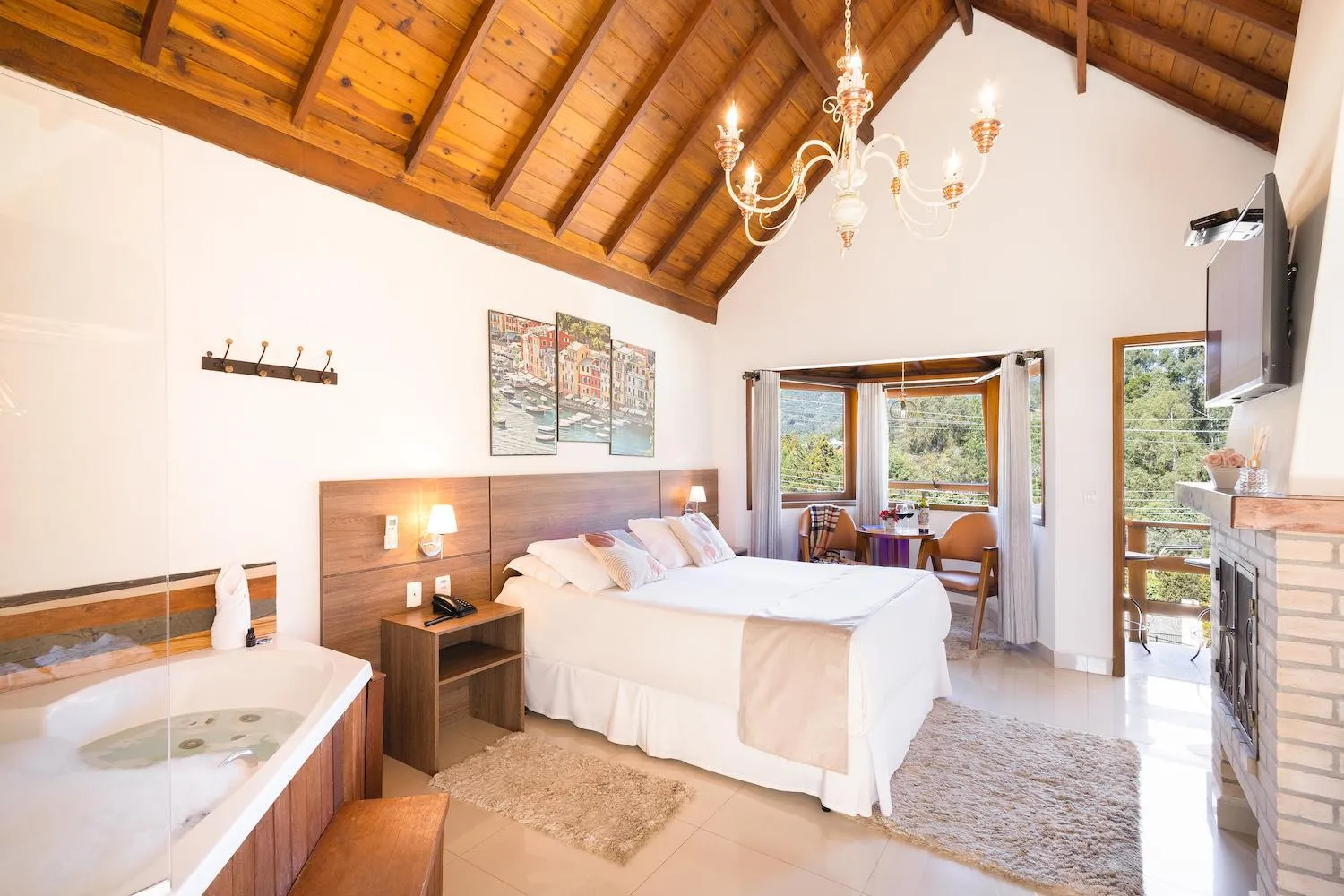 Hot Tub, Bed in Pousada Valle das Flores Monte Verde