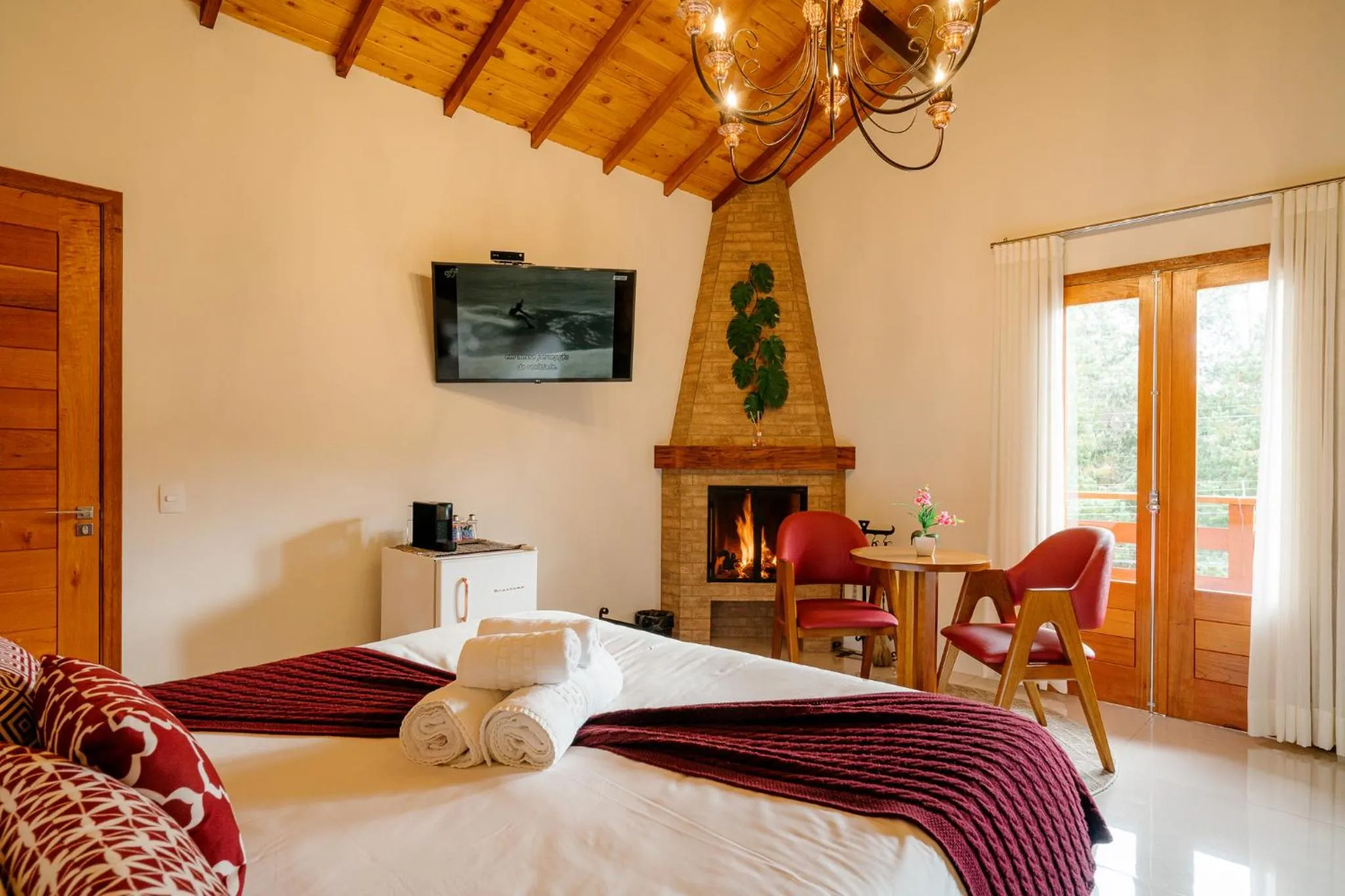 Photo of the whole room, Bed in Pousada Valle das Flores Monte Verde