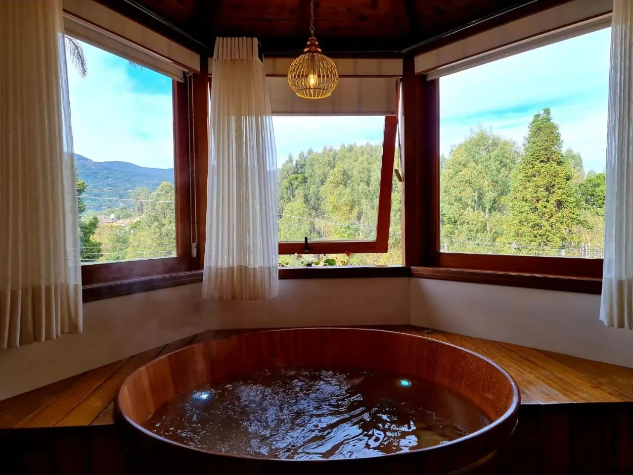 Hot Tub in Pousada Valle das Flores Monte Verde