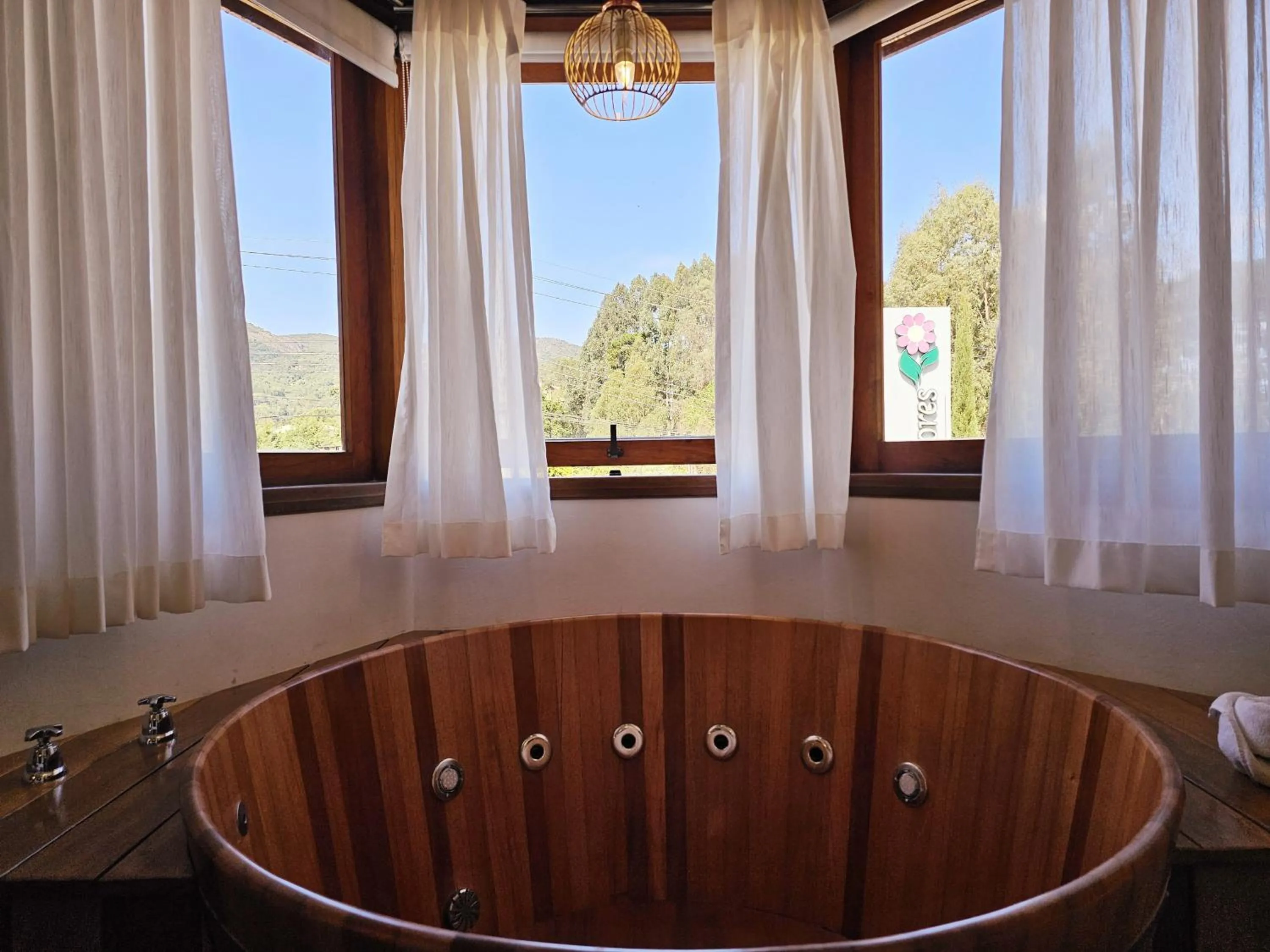 Hot Tub in Pousada Valle das Flores Monte Verde