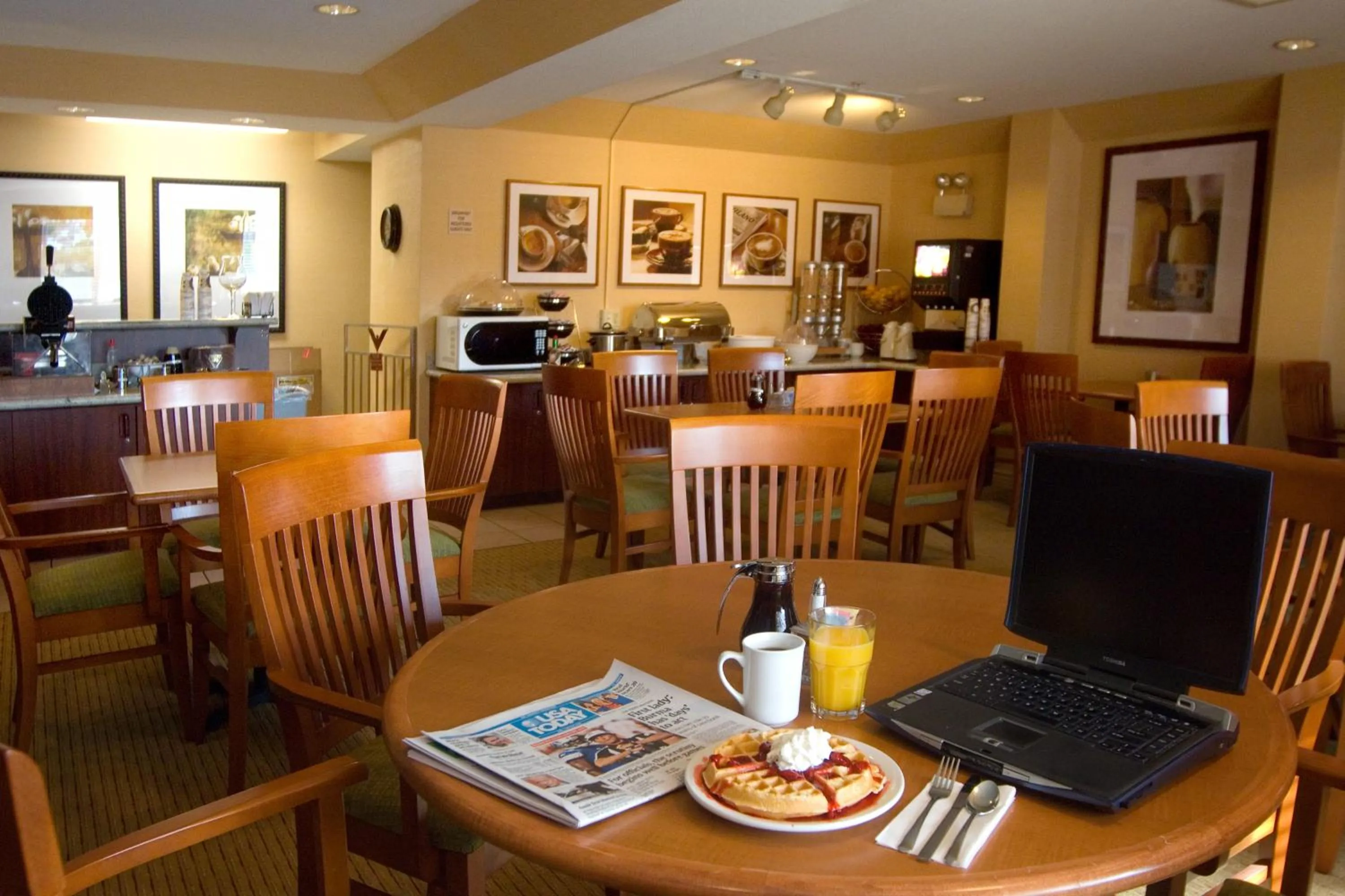 Restaurant/places to eat in The Hotel Salem