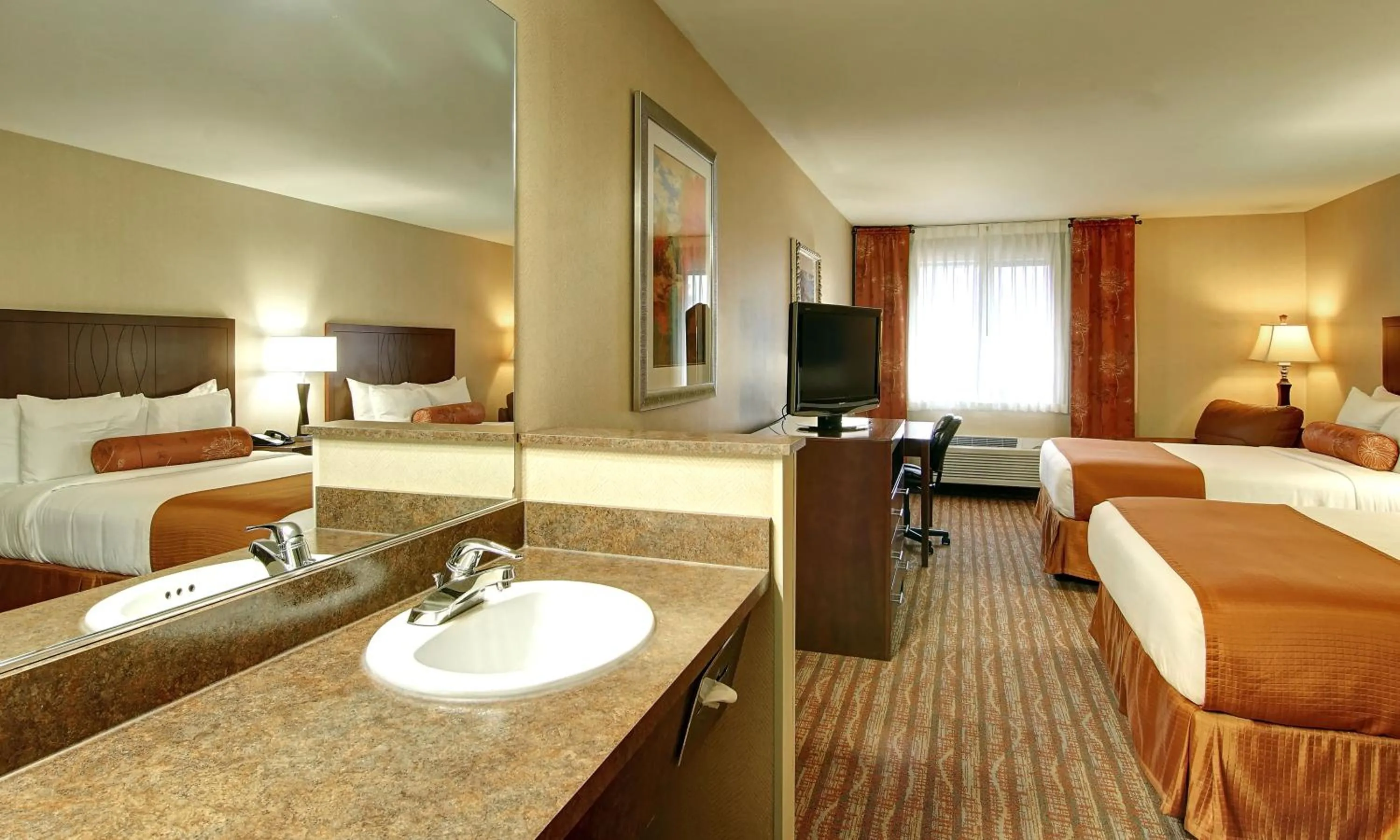 Photo of the whole room, Bed in The Hotel Salem