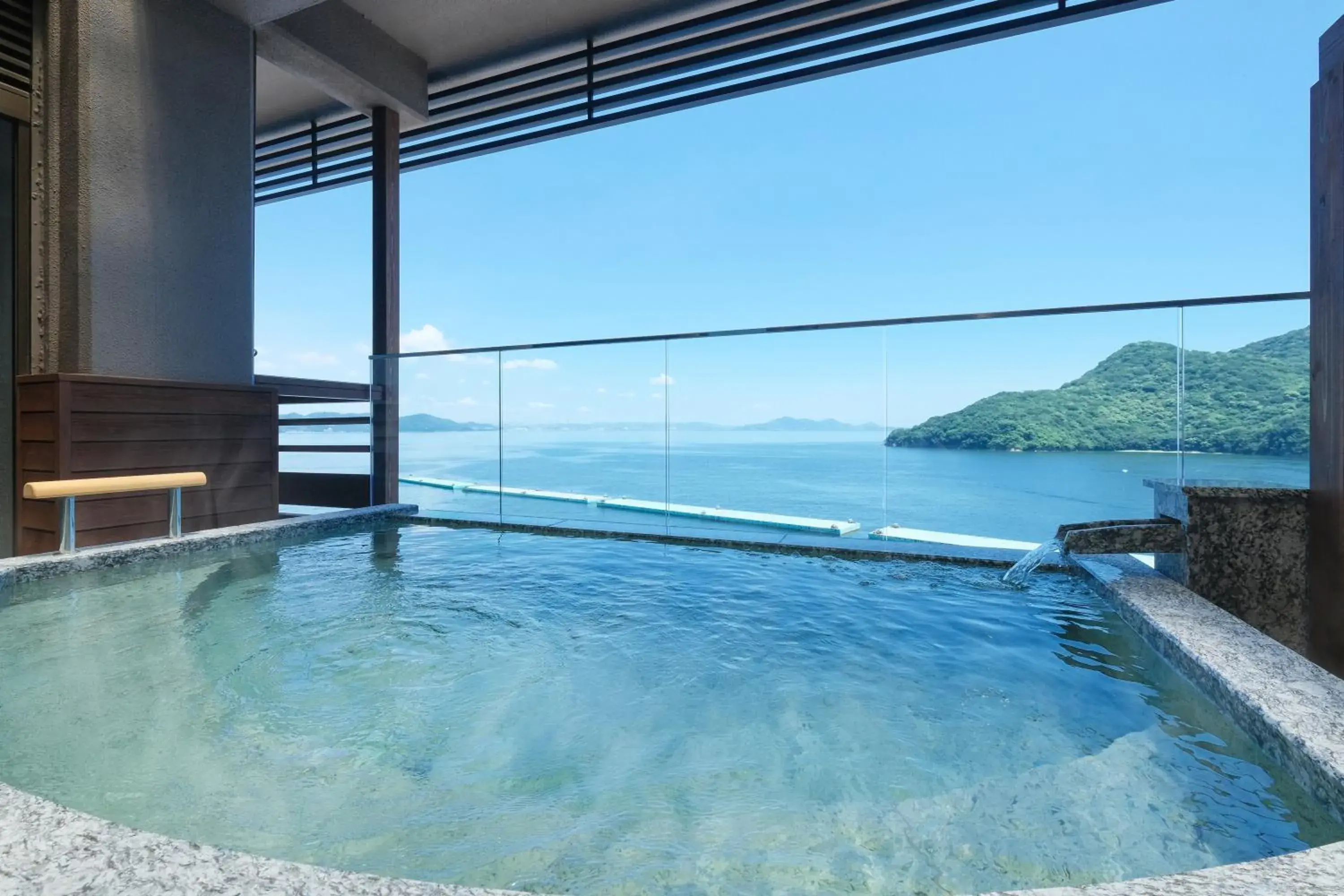 Hot Spring Bath in Keishokan Sazanamitei Hot Spring Bath in Keishokan Sazanamitei