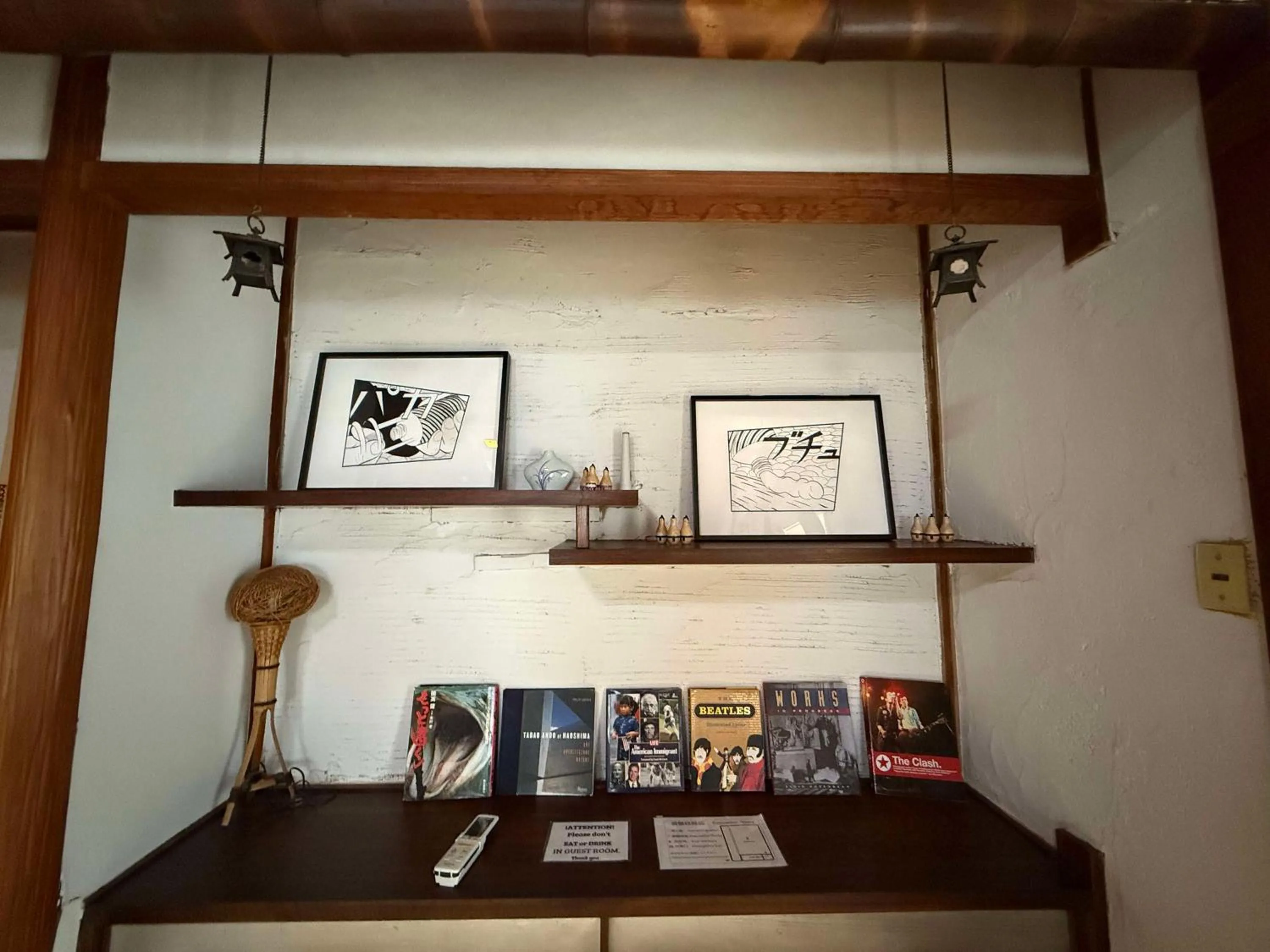 Decorative detail in Kamp Houkan-cho Backpacker's Inn & Lounge