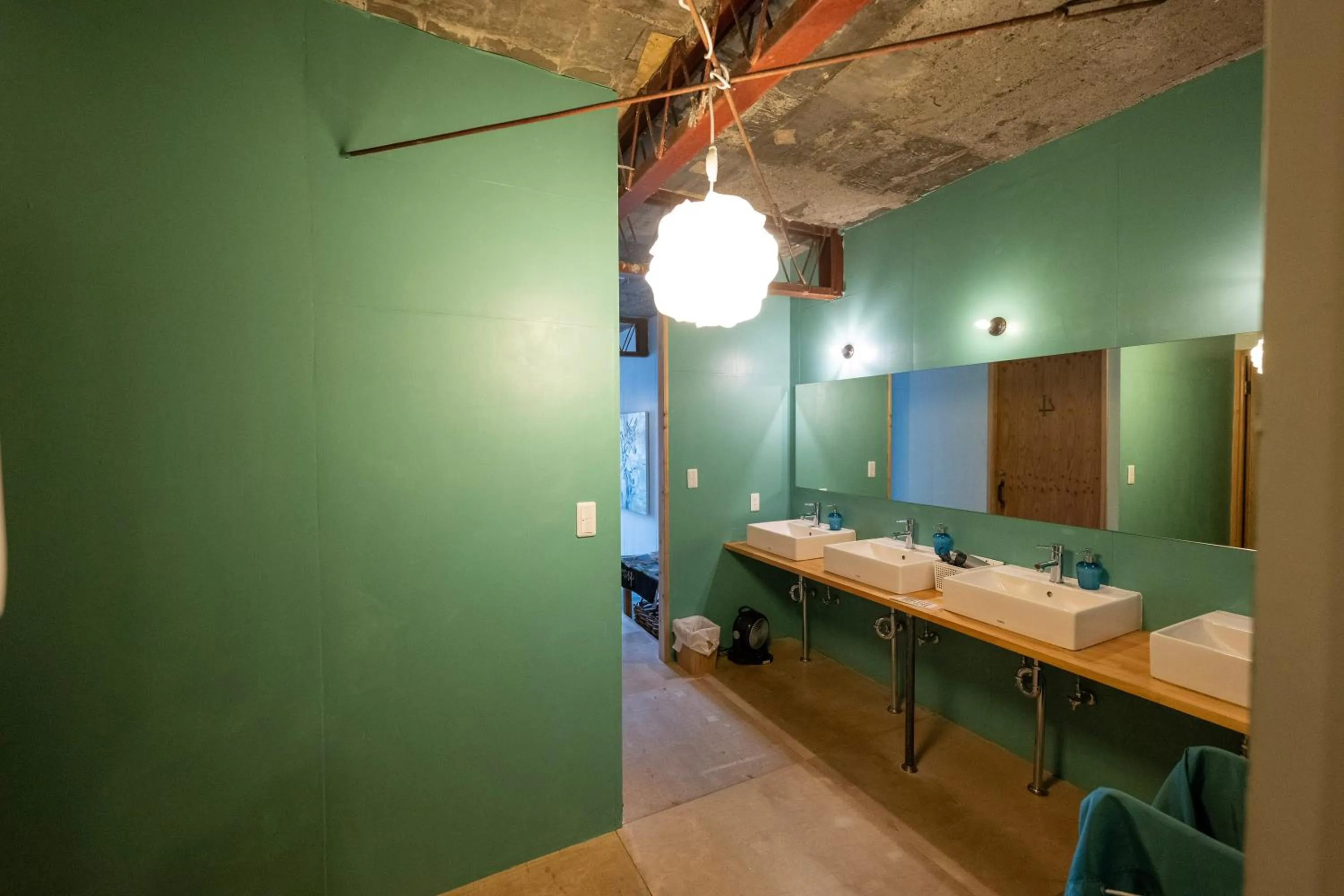 Bathroom in Kamp Houkan-cho Backpacker's Inn & Lounge