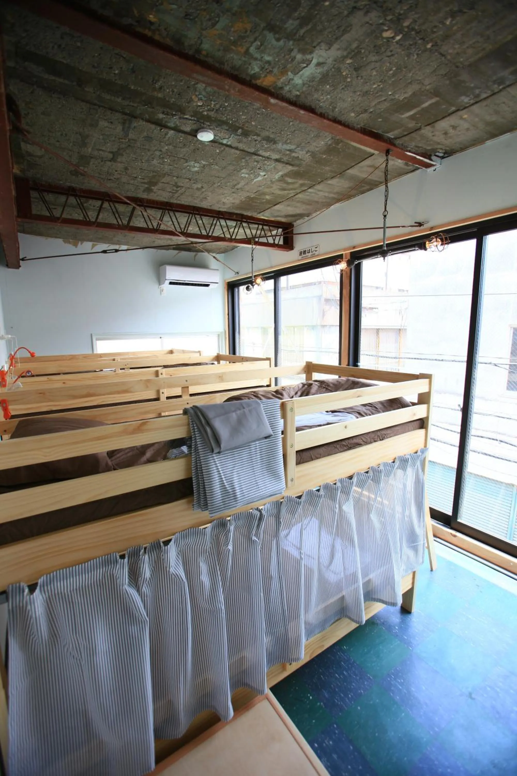 Bed in Kamp Houkan-cho Backpacker's Inn & Lounge