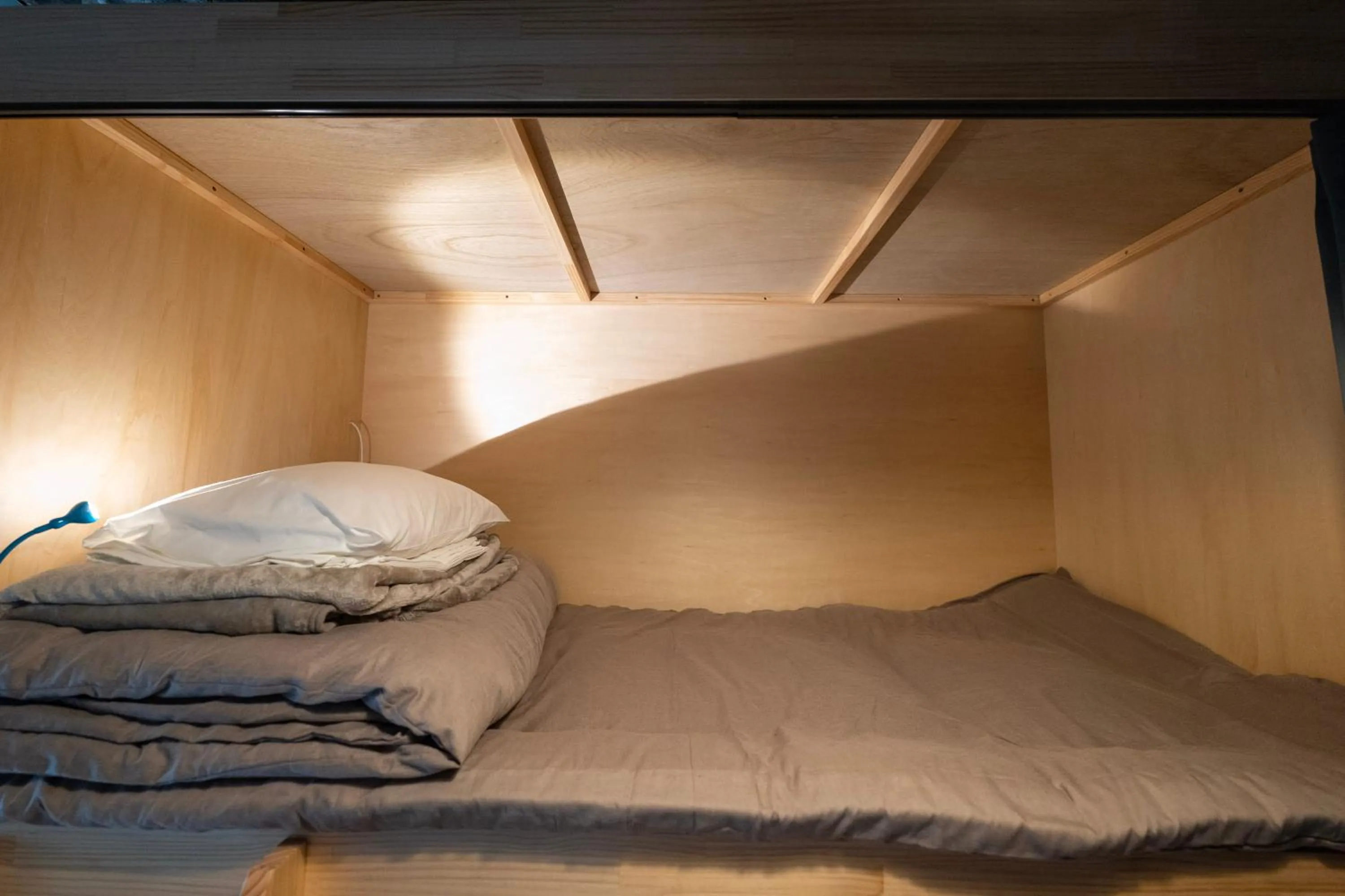 Bed in Kamp Houkan-cho Backpacker's Inn & Lounge