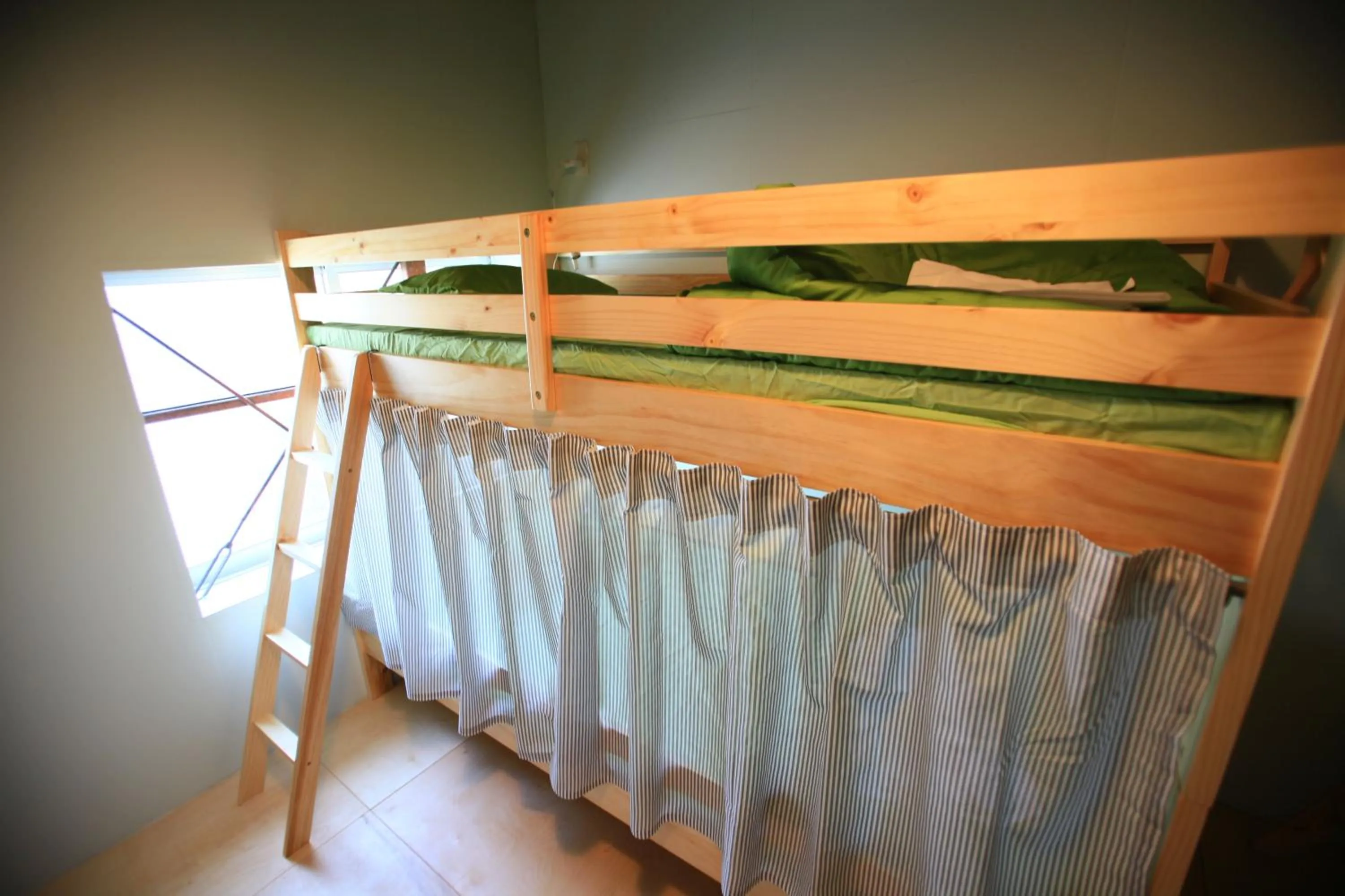 Bed in Kamp Houkan-cho Backpacker's Inn & Lounge