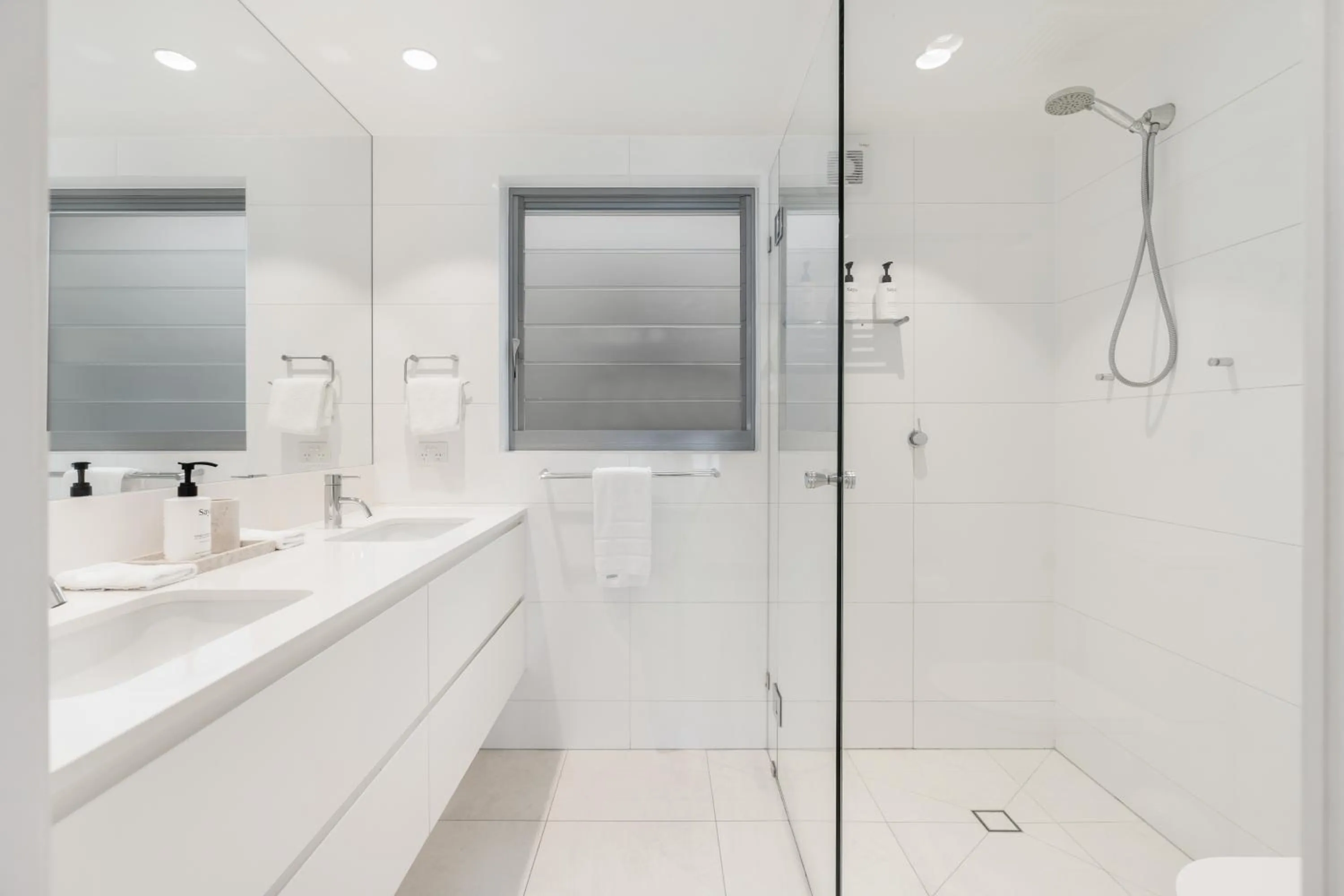 Bathroom in La Mer Apartments