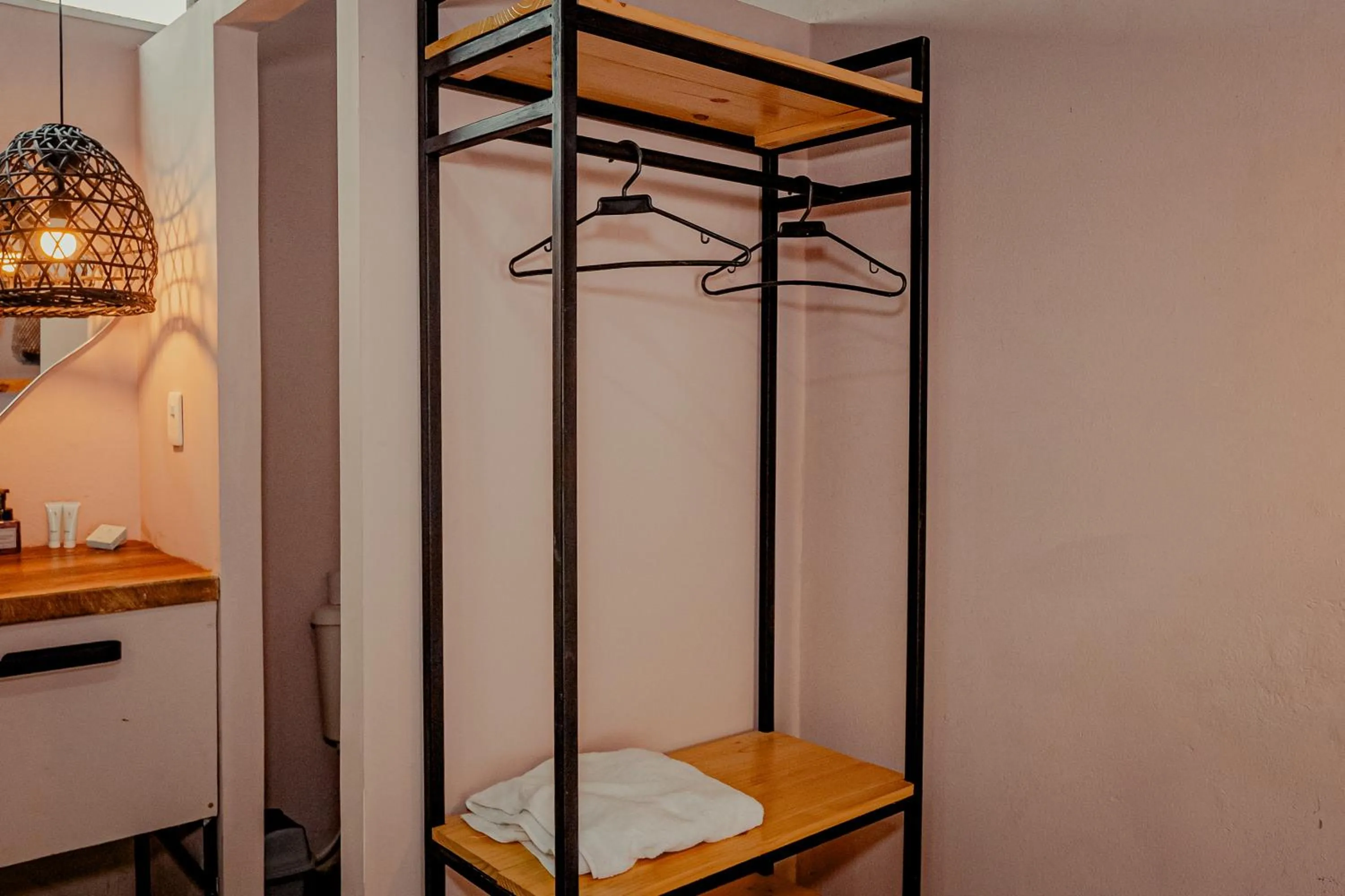 wardrobe, Bed in Hotel Casa de Hadas