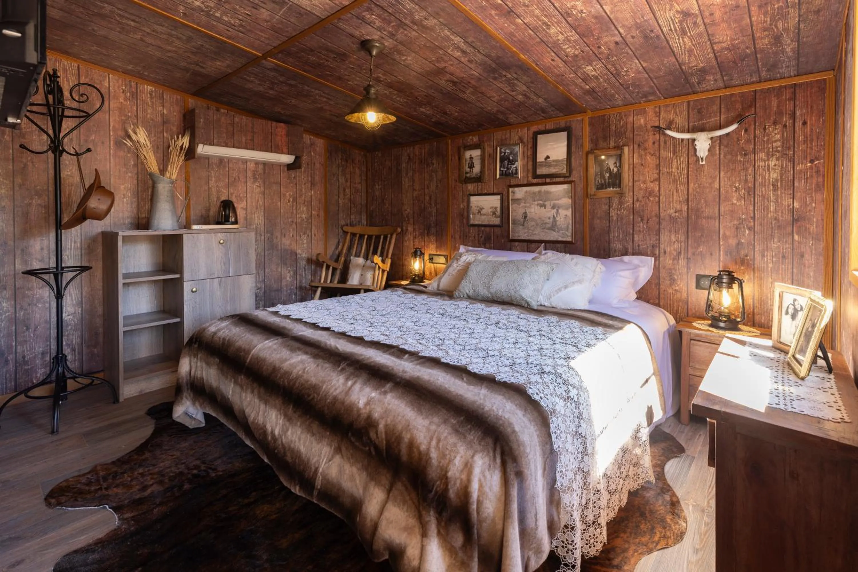 Photo of the whole room, Bed in O'Tel Park