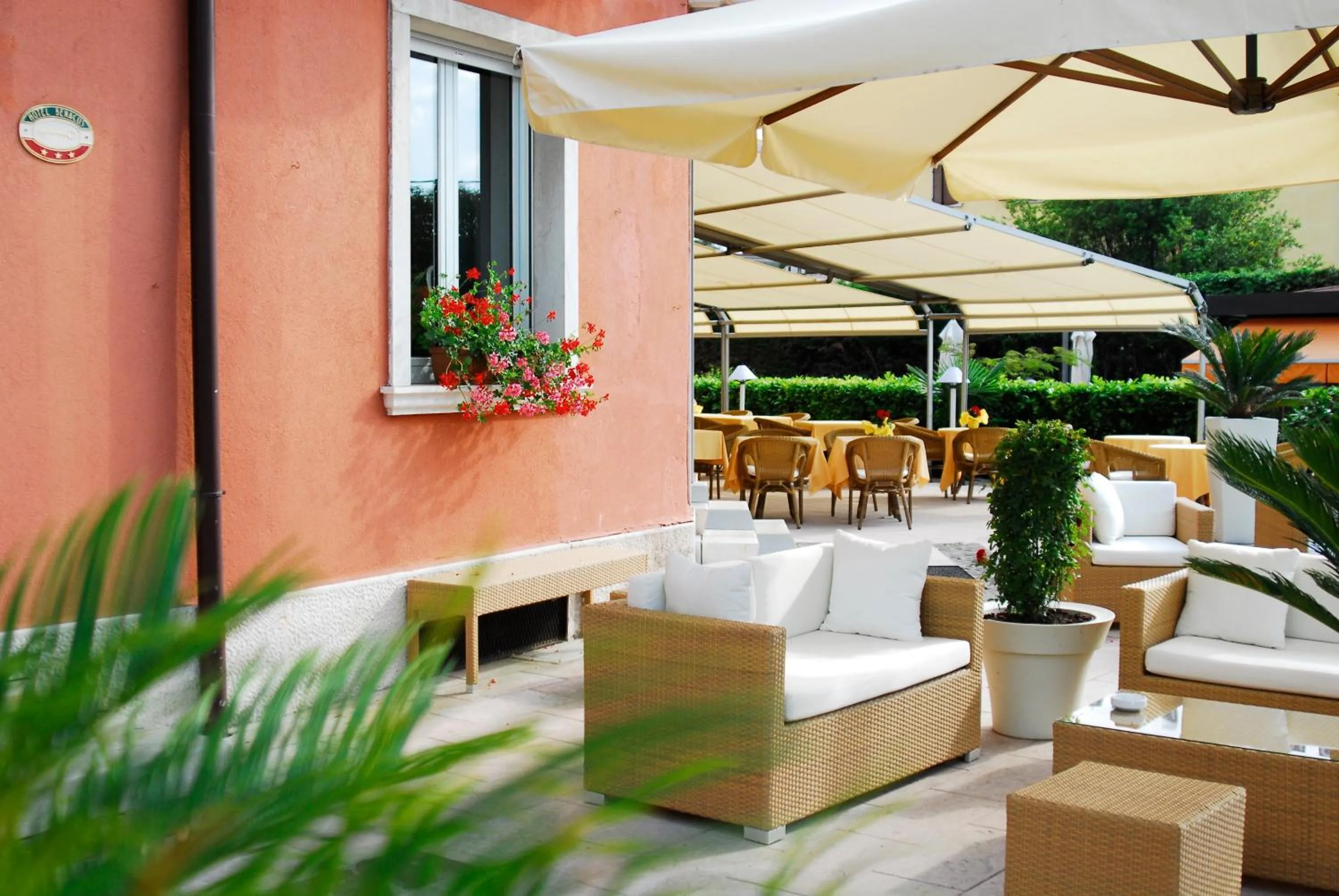 Patio in Hotel Benacus