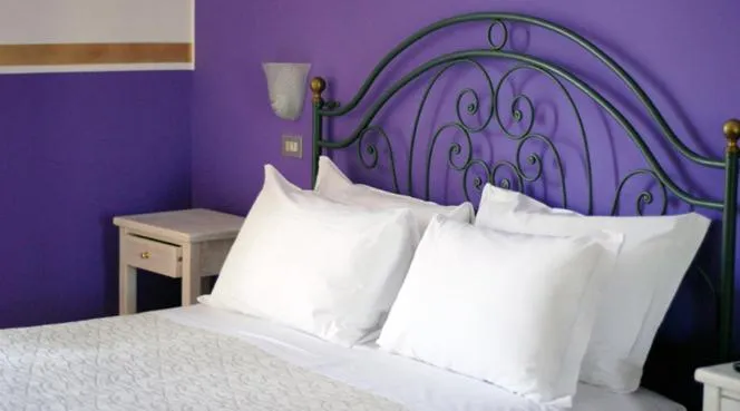 Photo of the whole room, Bed in Hotel Benacus