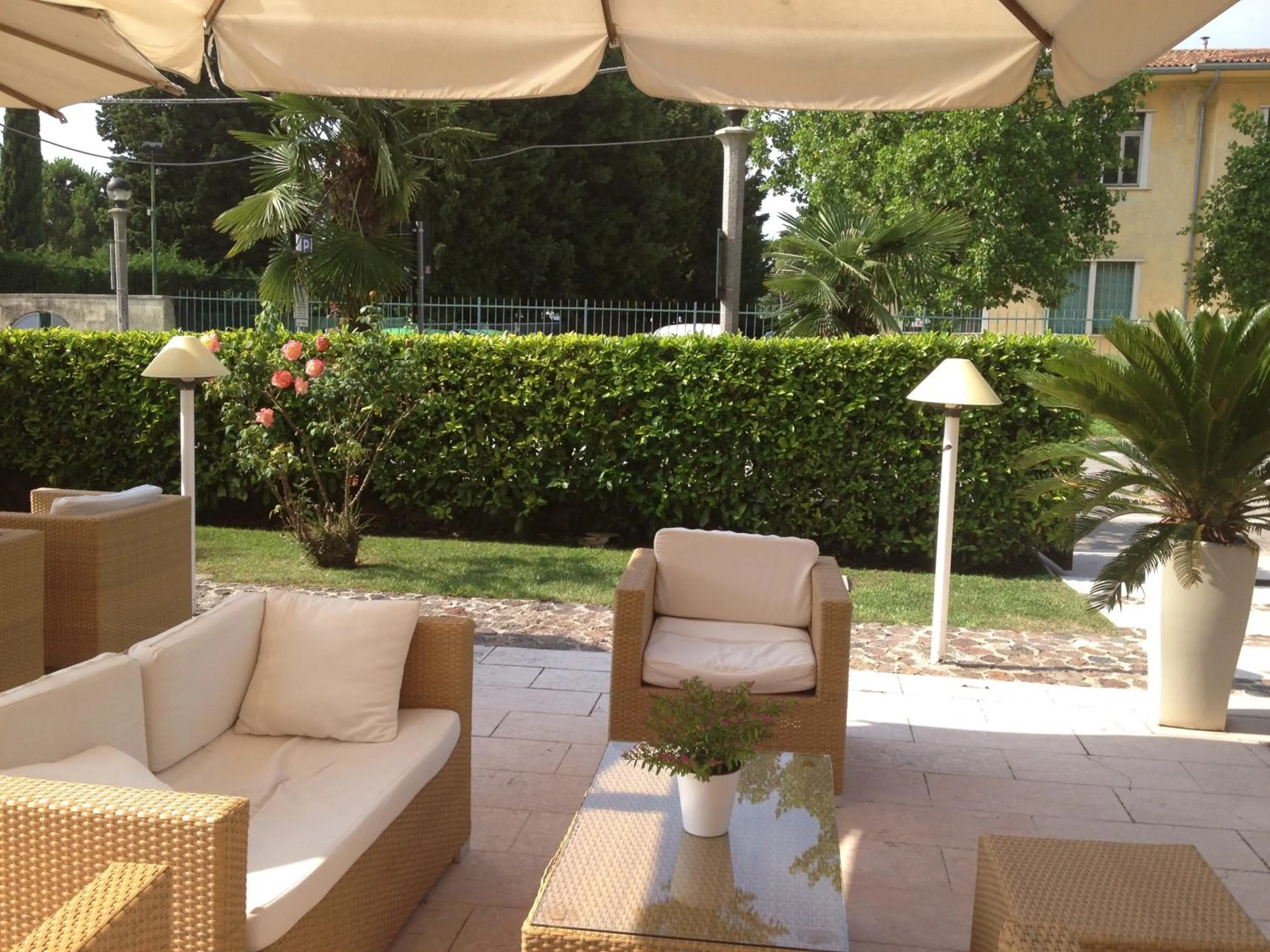 Patio in Hotel Benacus