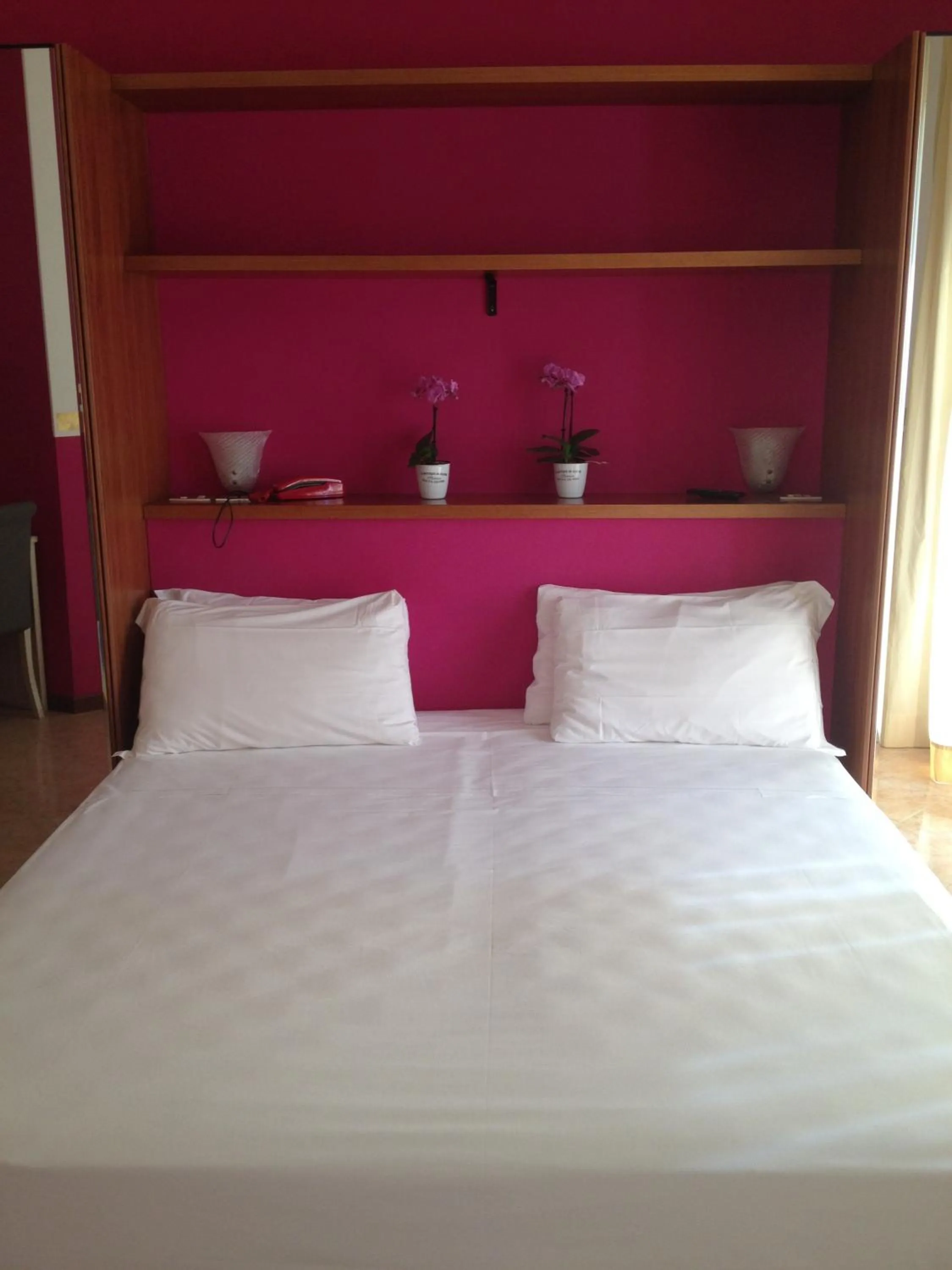 Photo of the whole room, Bed in Hotel Benacus