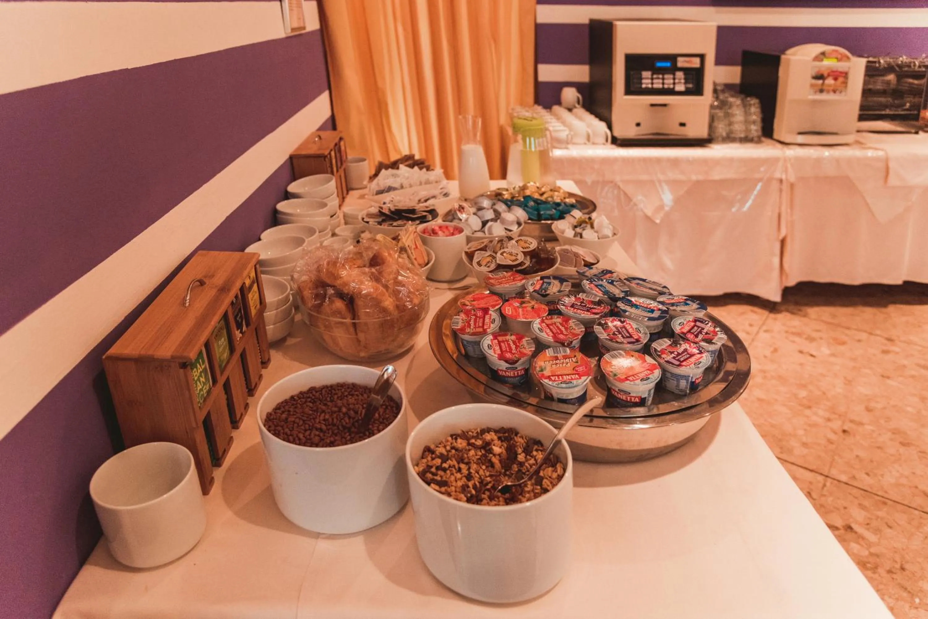 Breakfast in Hotel Benacus