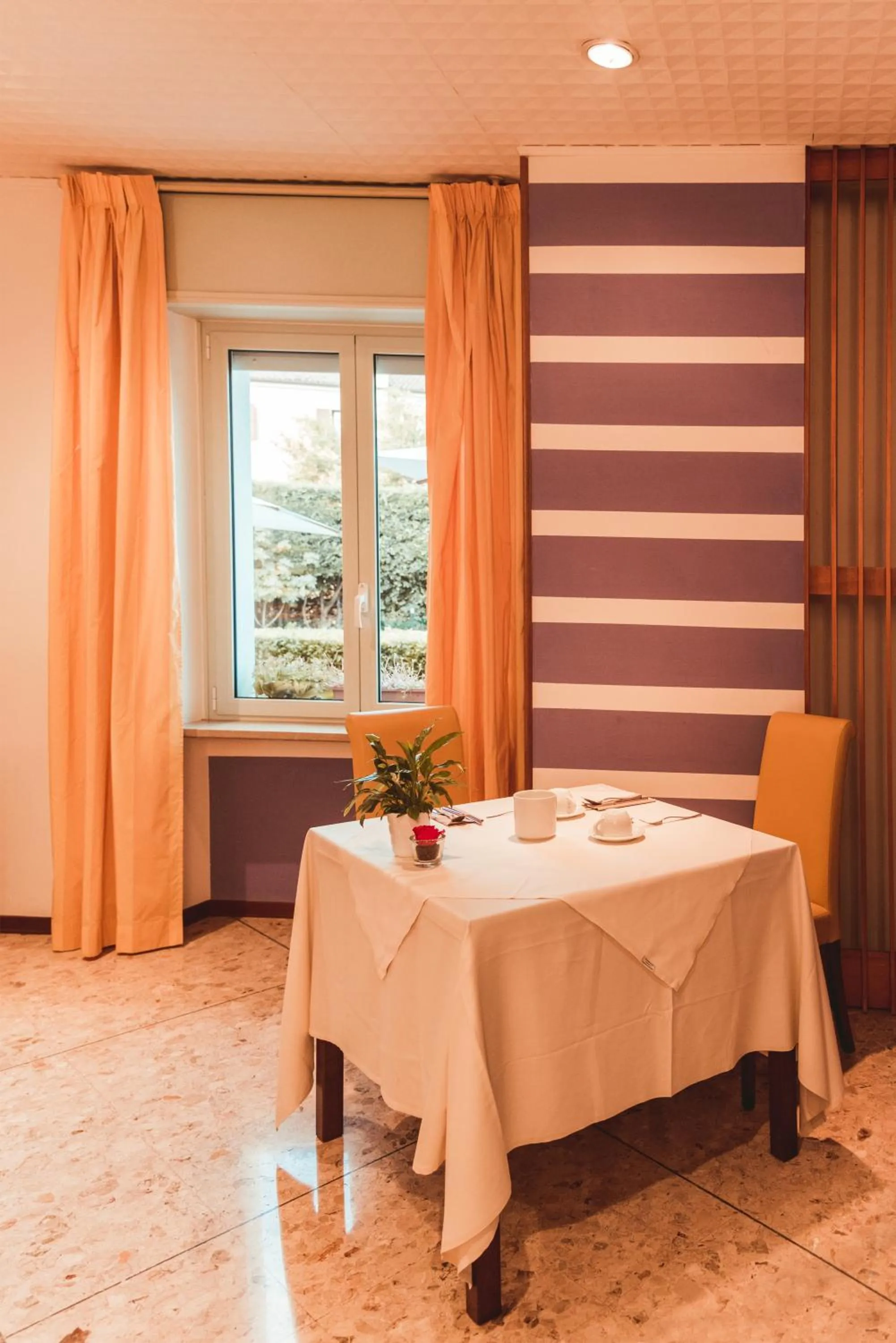 Dining area in Hotel Benacus