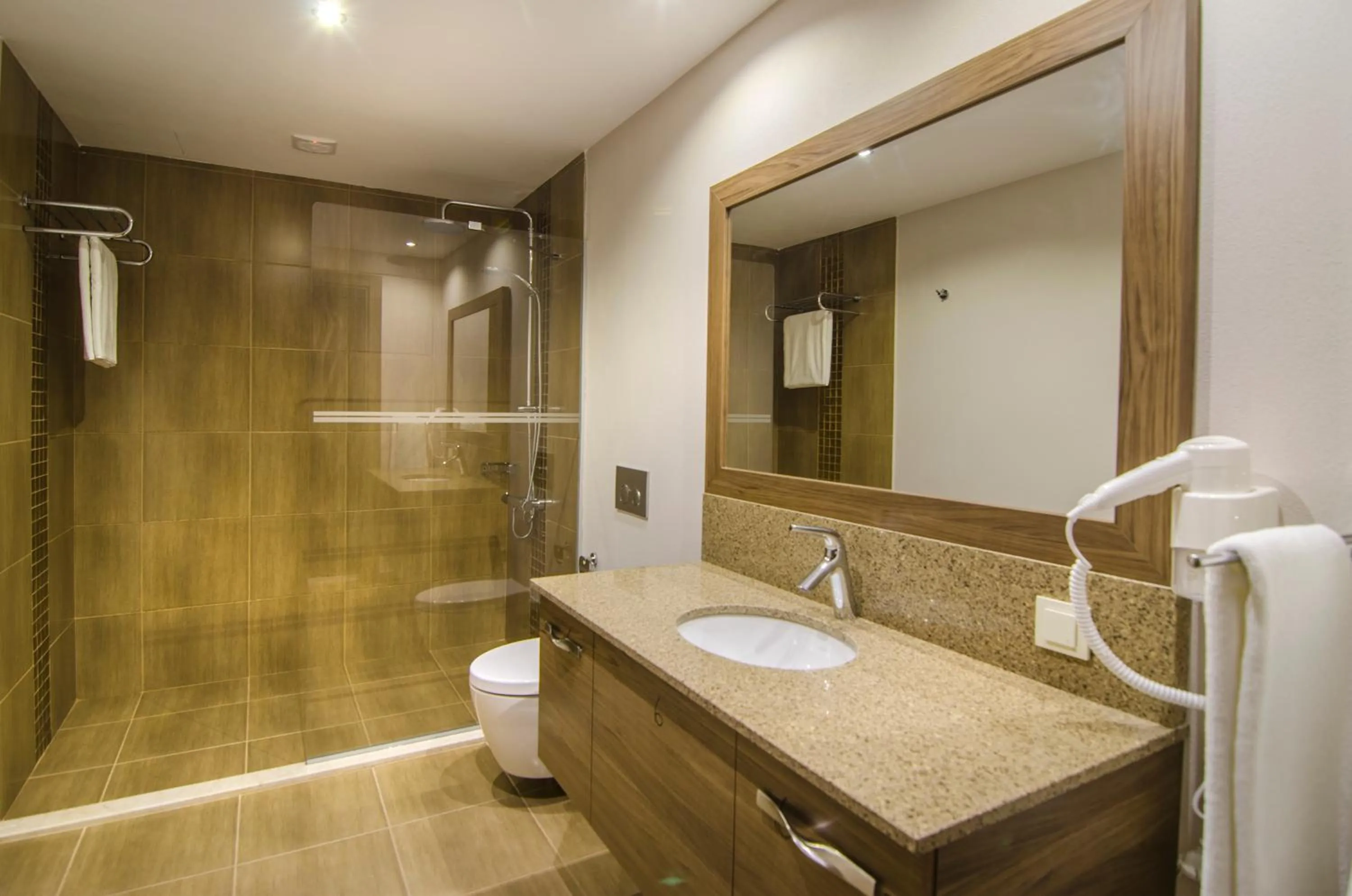 Shower in Ladies Beach Suite Hotel