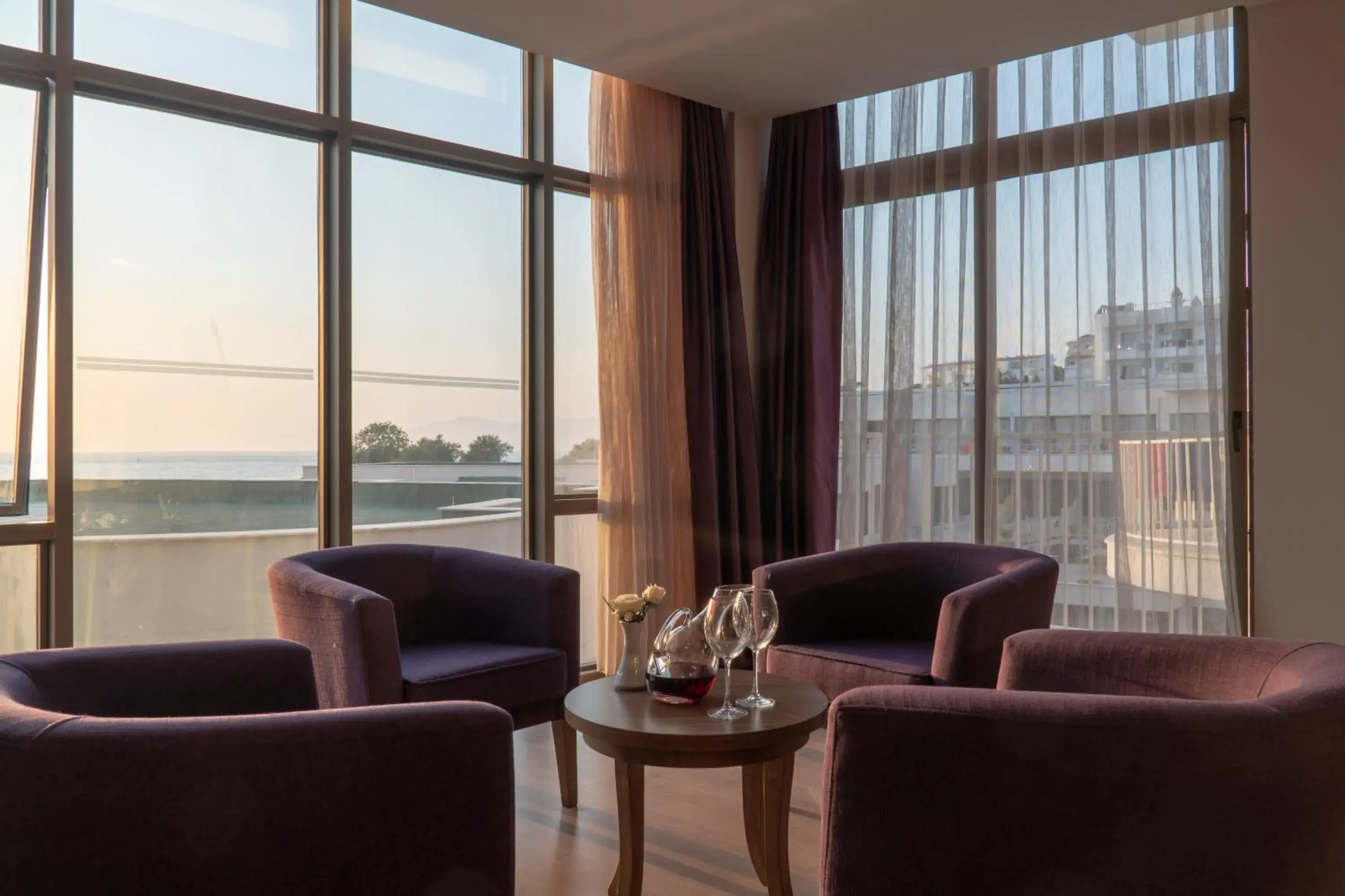 Living room in Ladies Beach Suite Hotel Living room in Ladies Beach Suite Hotel