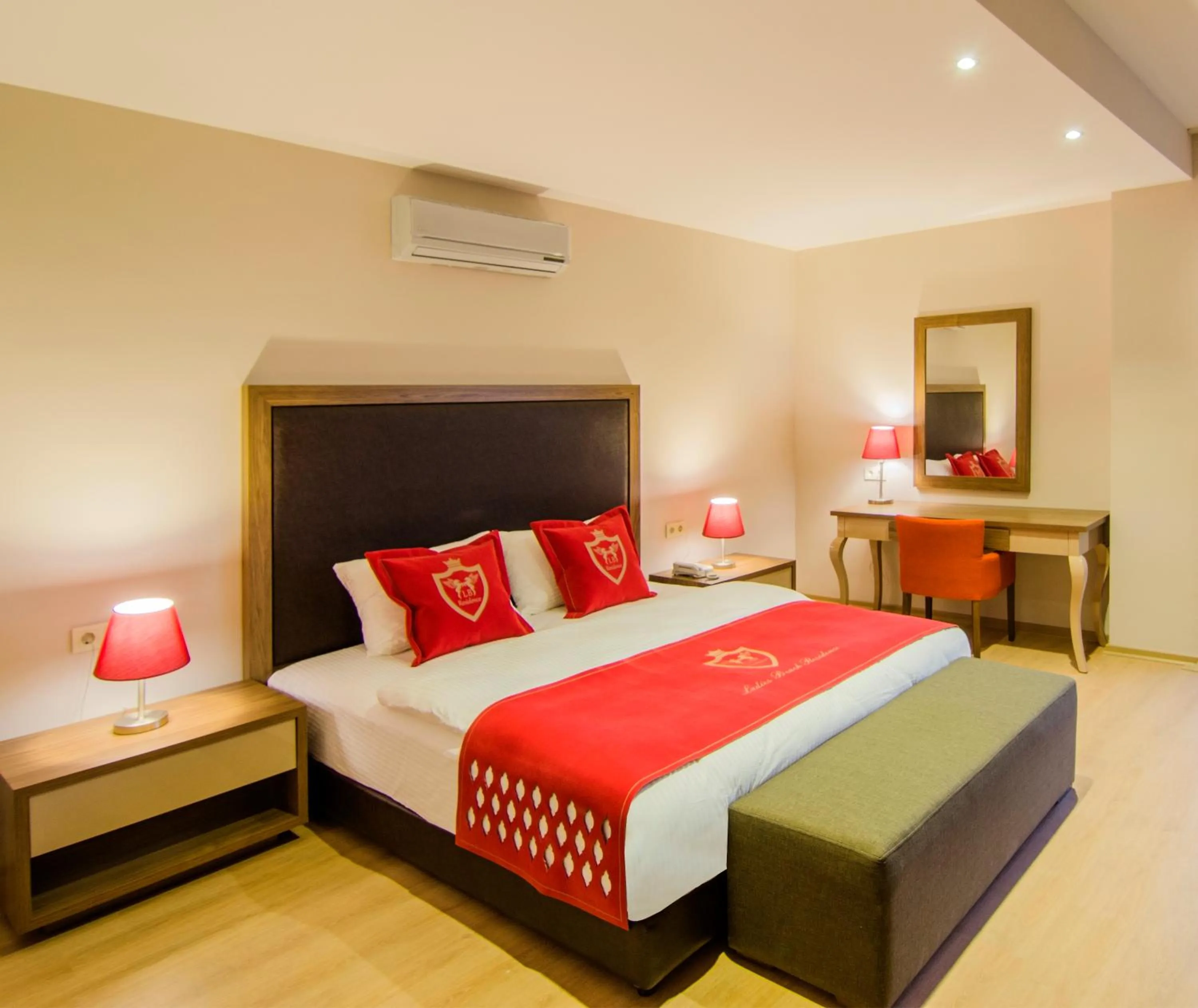 Photo of the whole room, Bed in Ladies Beach Suite Hotel