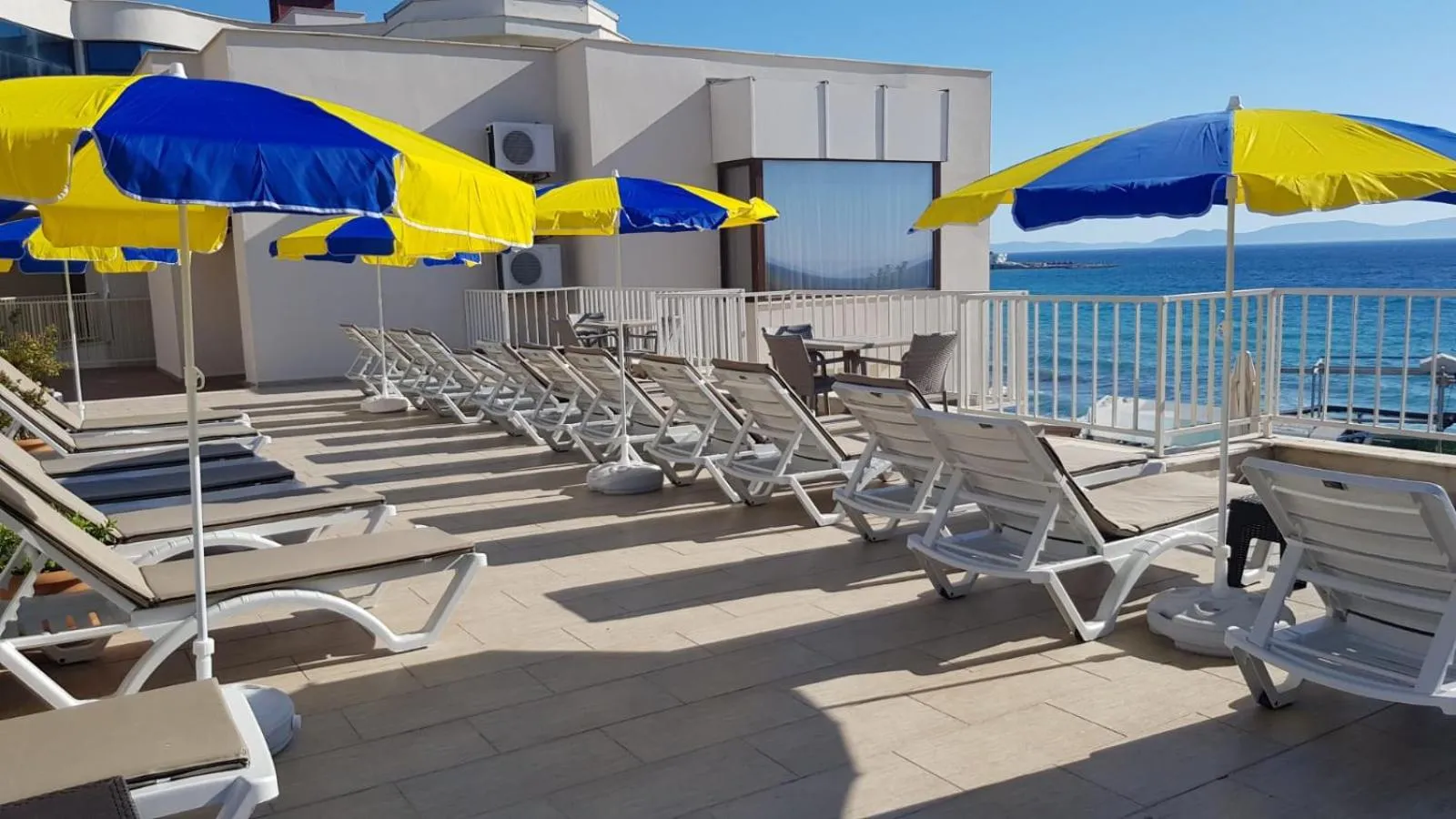 Day in Ladies Beach Suite Hotel