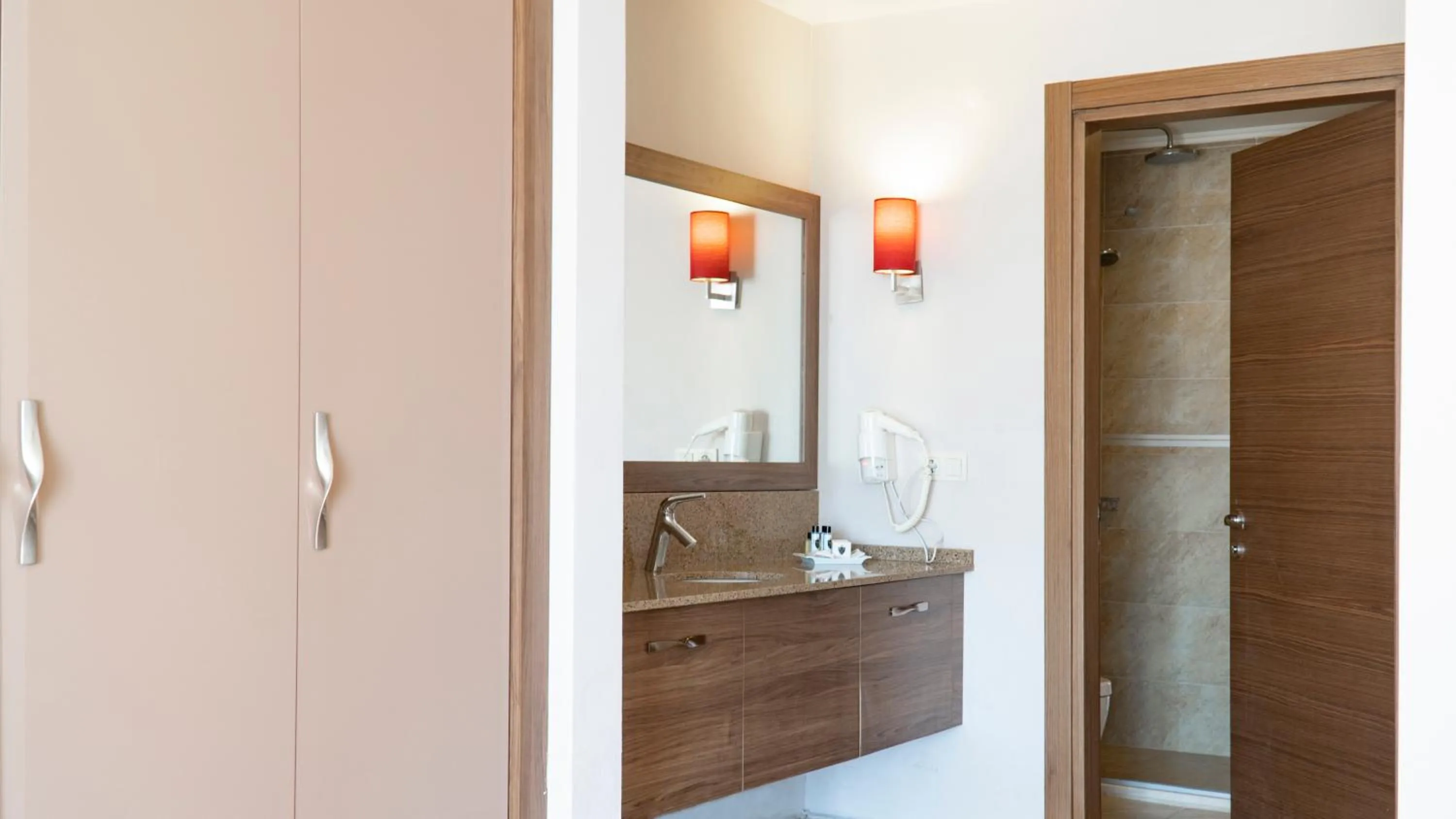 Bathroom in Ladies Beach Suite Hotel