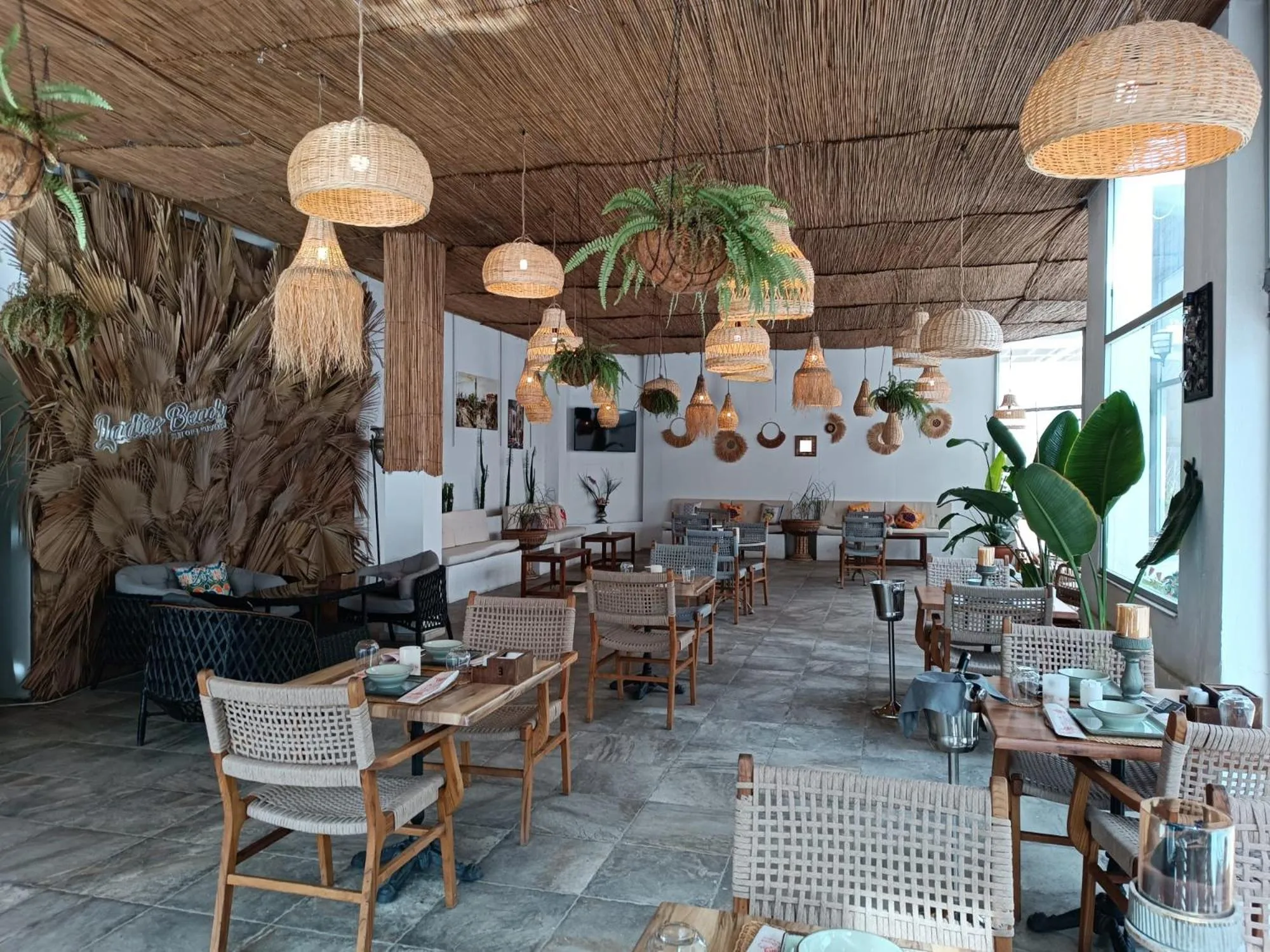 Restaurant/places to eat in Ladies Beach Suite Hotel