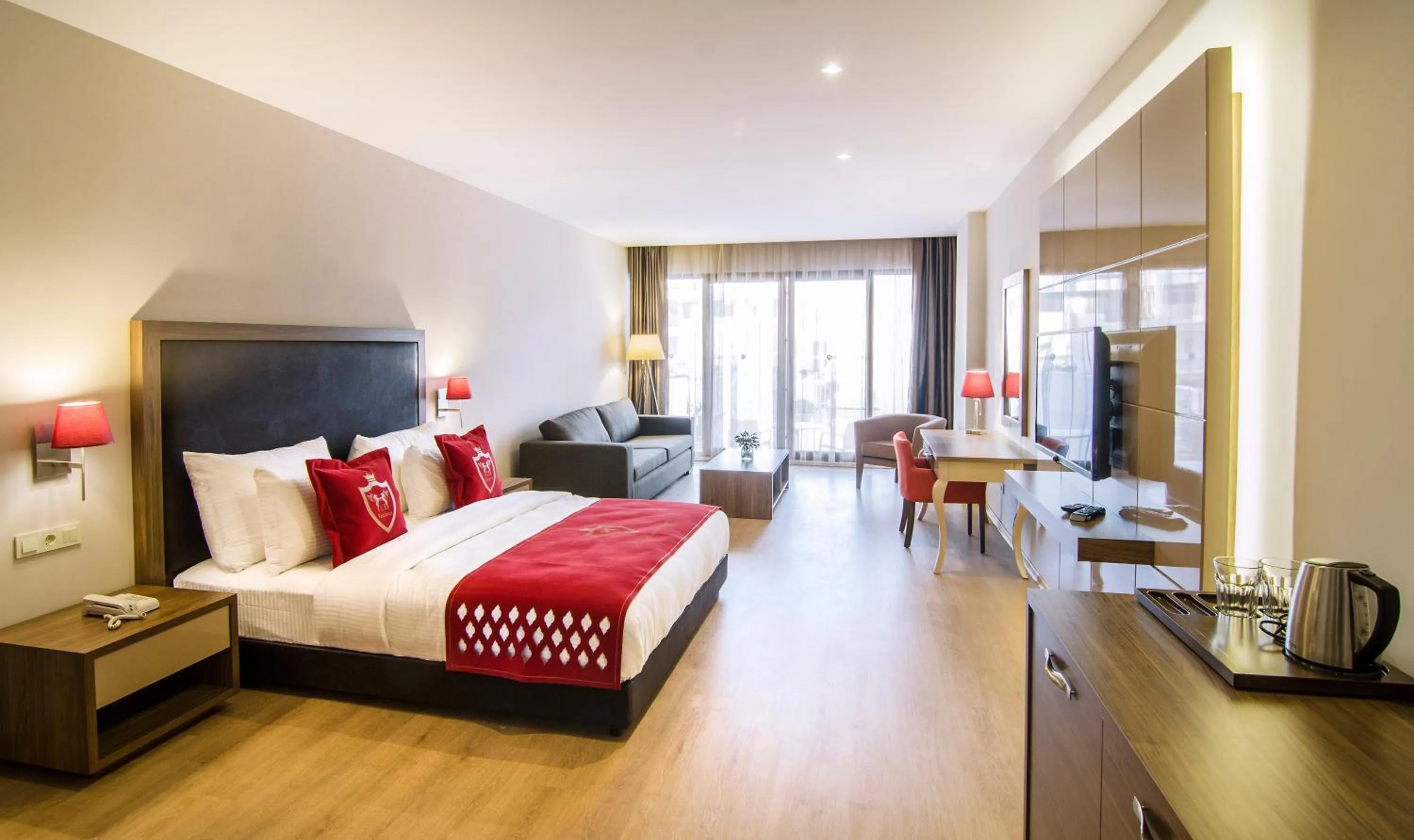 Balcony/Terrace, Bed in Ladies Beach Suite Hotel