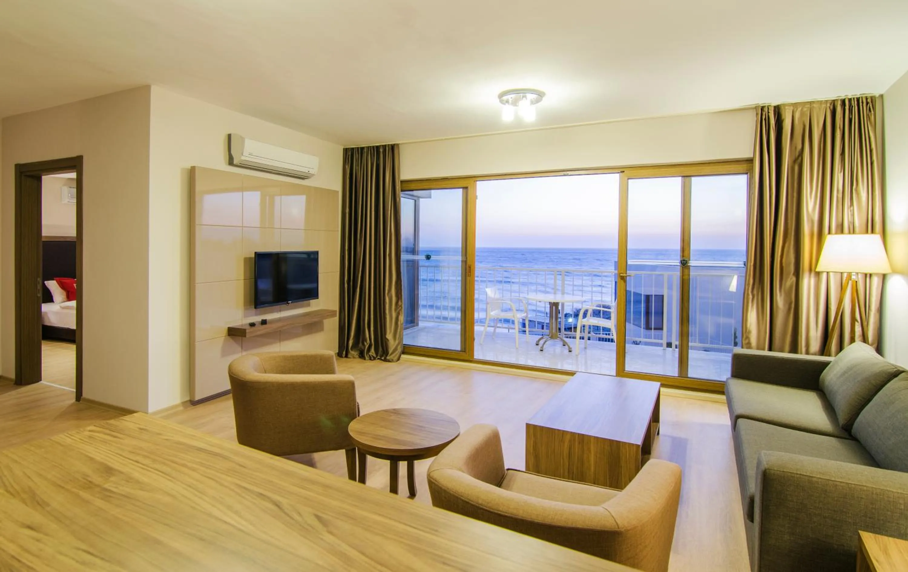 Communal lounge/ TV room in Ladies Beach Suite Hotel