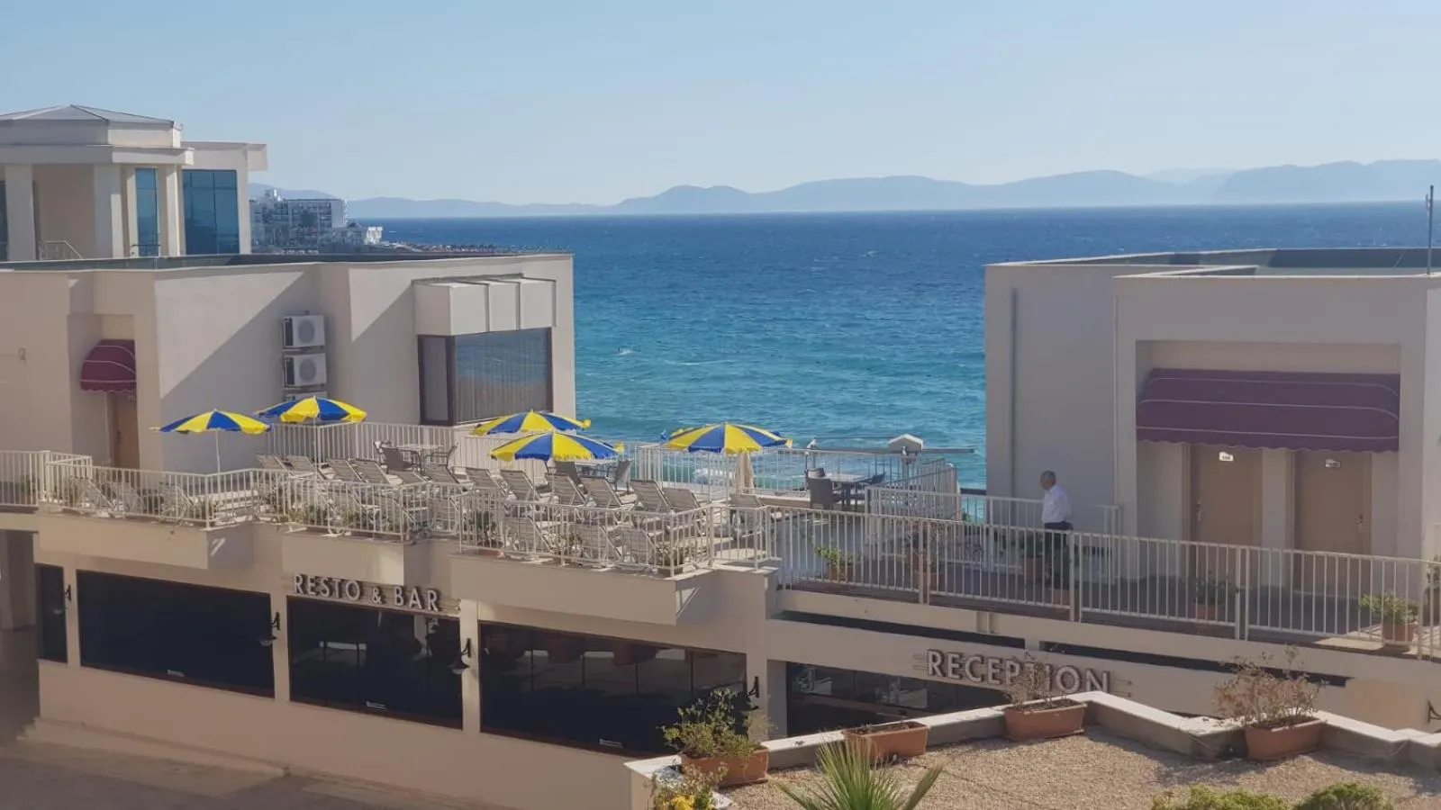 Balcony/Terrace in Ladies Beach Suite Hotel