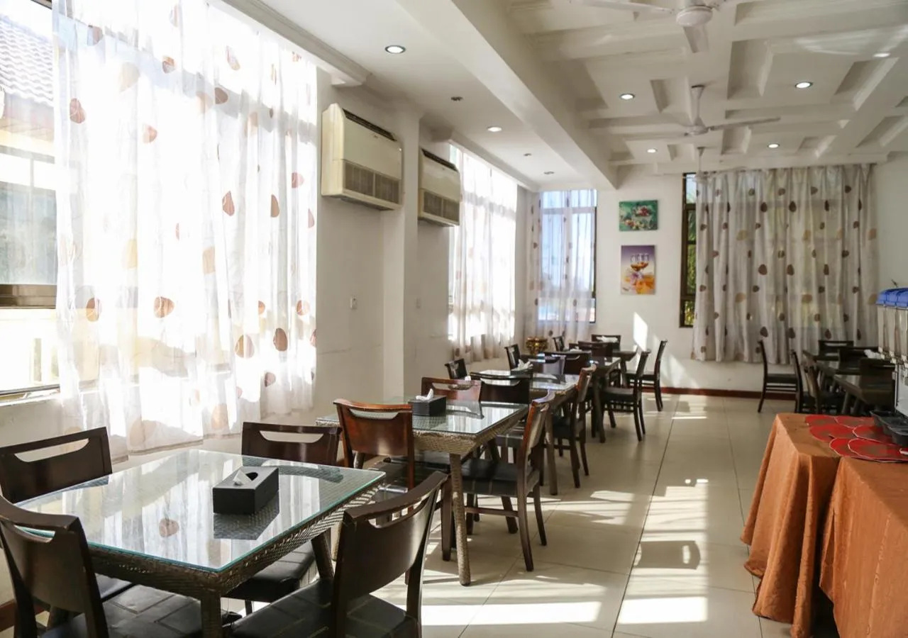 Restaurant/places to eat in Hotel de Mag (Plaza)