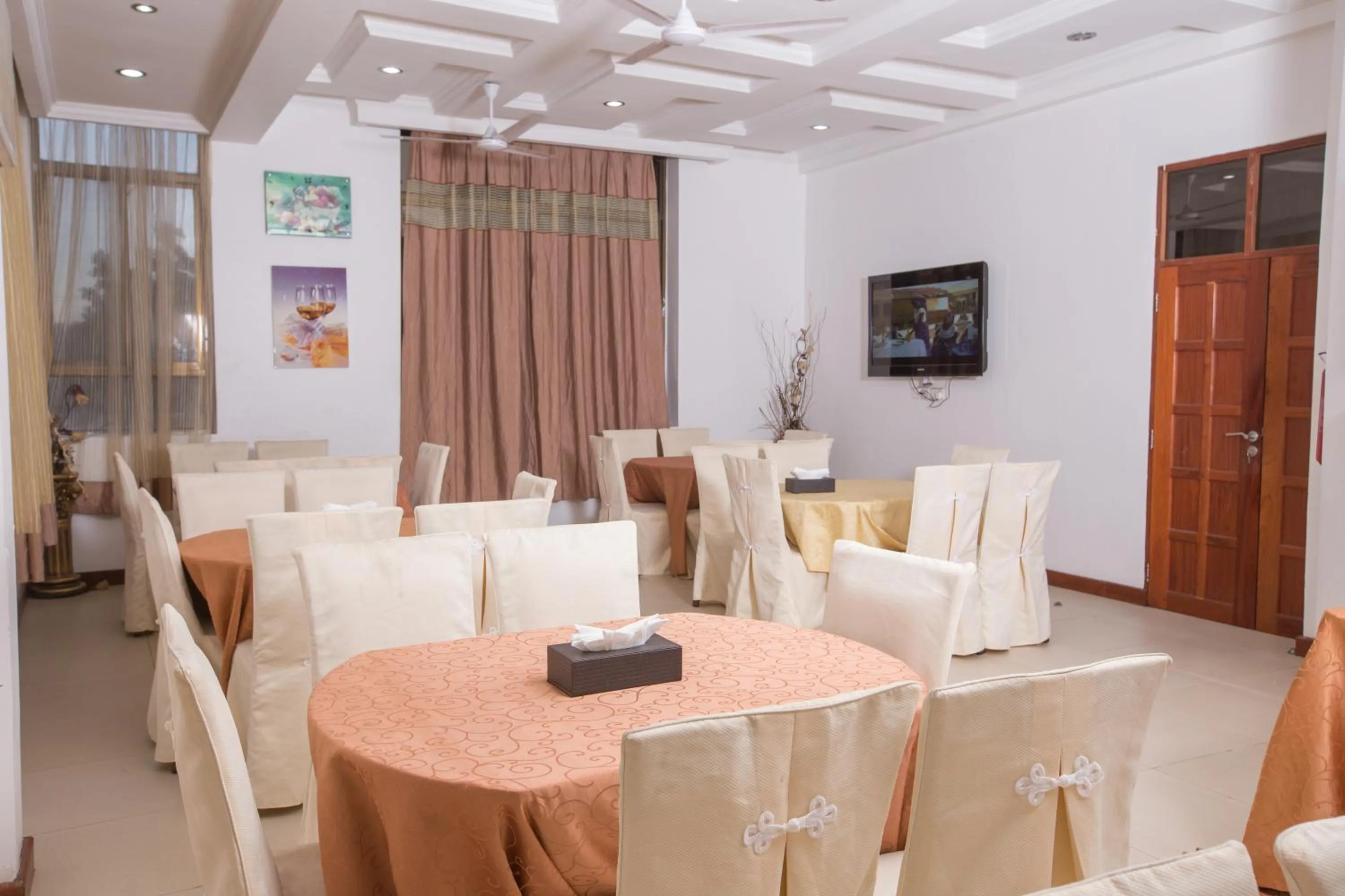 Restaurant/places to eat in Hotel de Mag (Plaza)