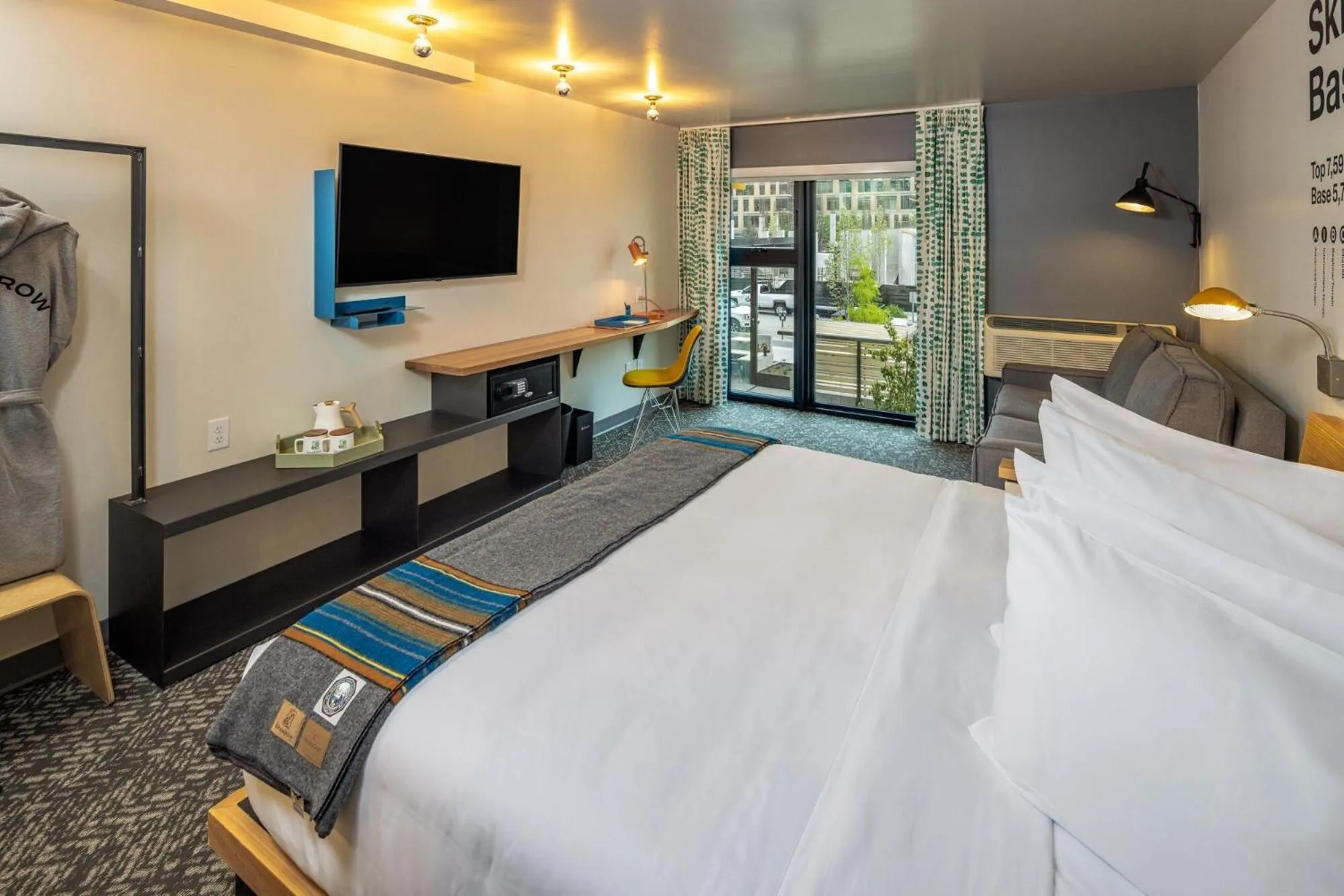 Bedroom, Bed in The SPARROW