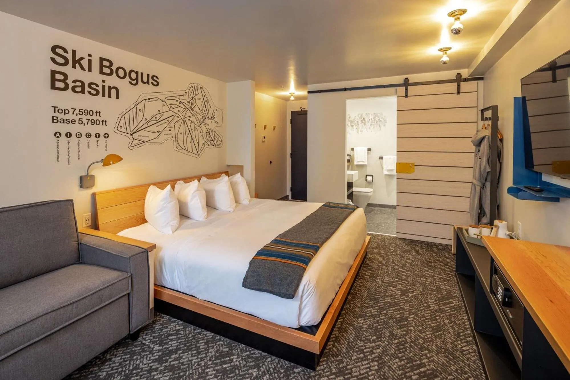 Bedroom, Bed in The SPARROW