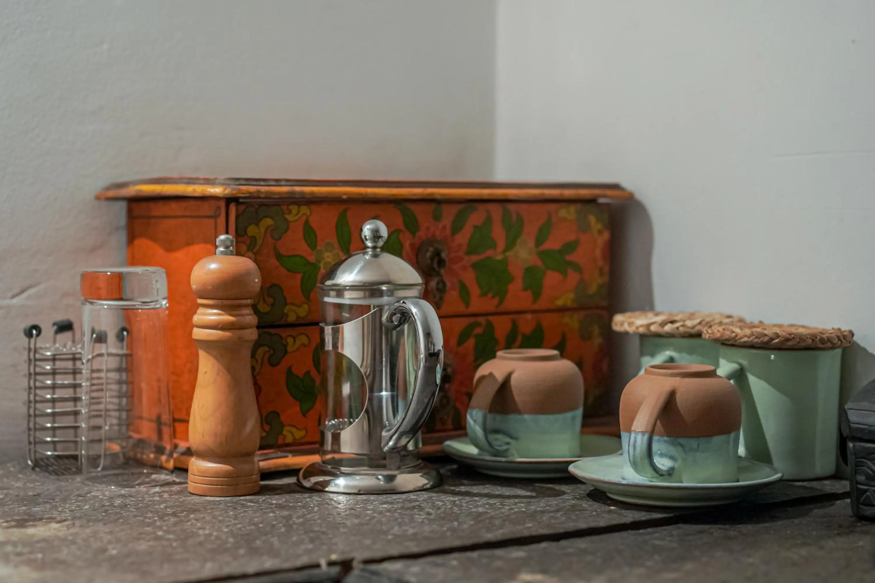 Coffee/tea facilities in Samsara Apartments by Baber Mahal Revisited