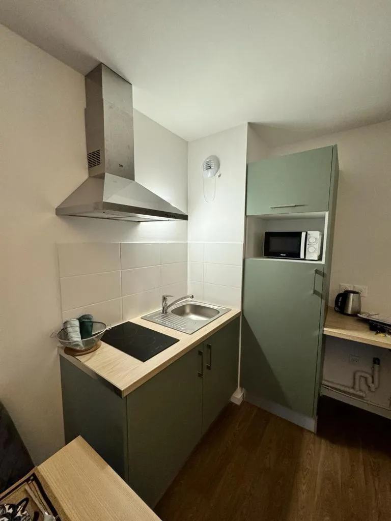 Kitchen or kitchenette in Zenao Appart'hôtels Boulogne-sur-Mer - La Rose des Vents