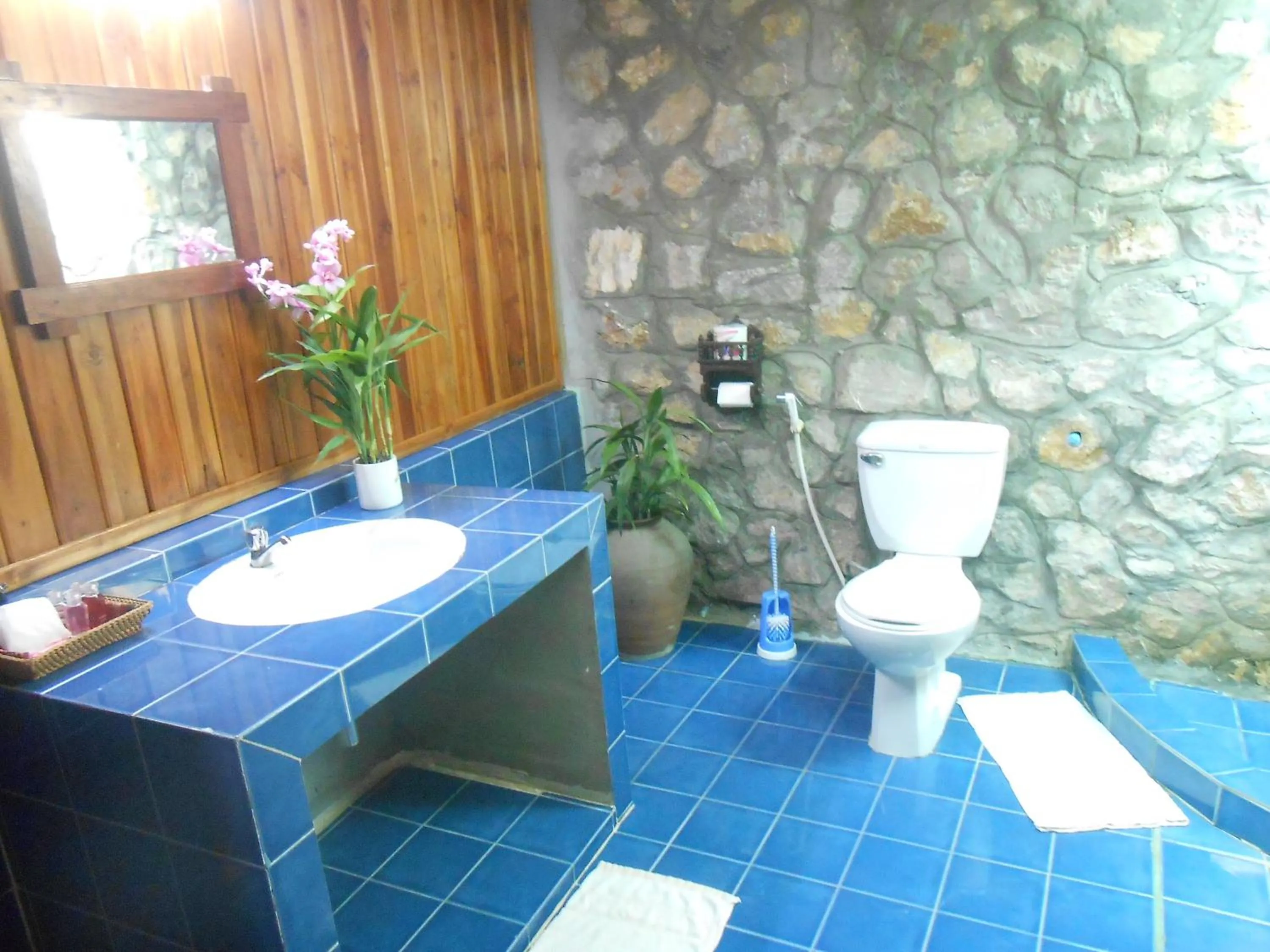 Bathroom in Thongbay Guesthouse