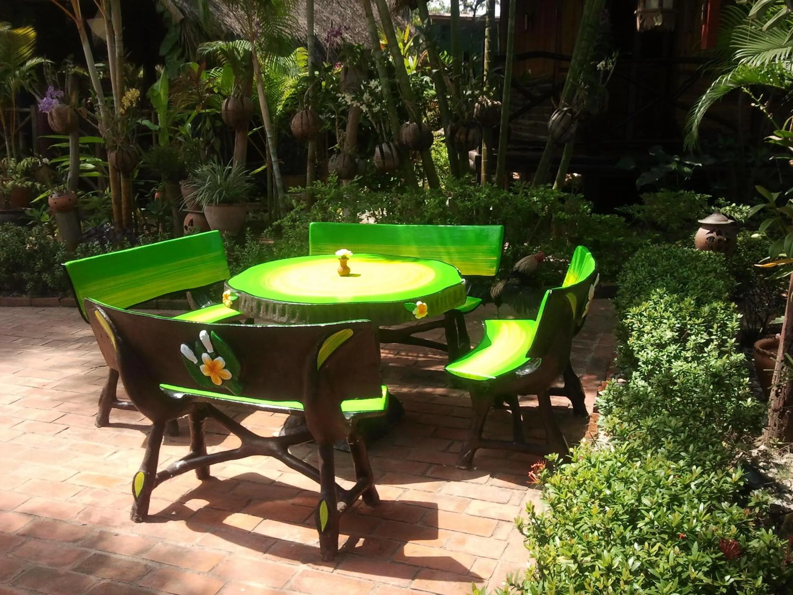 Dining area in Thongbay Guesthouse
