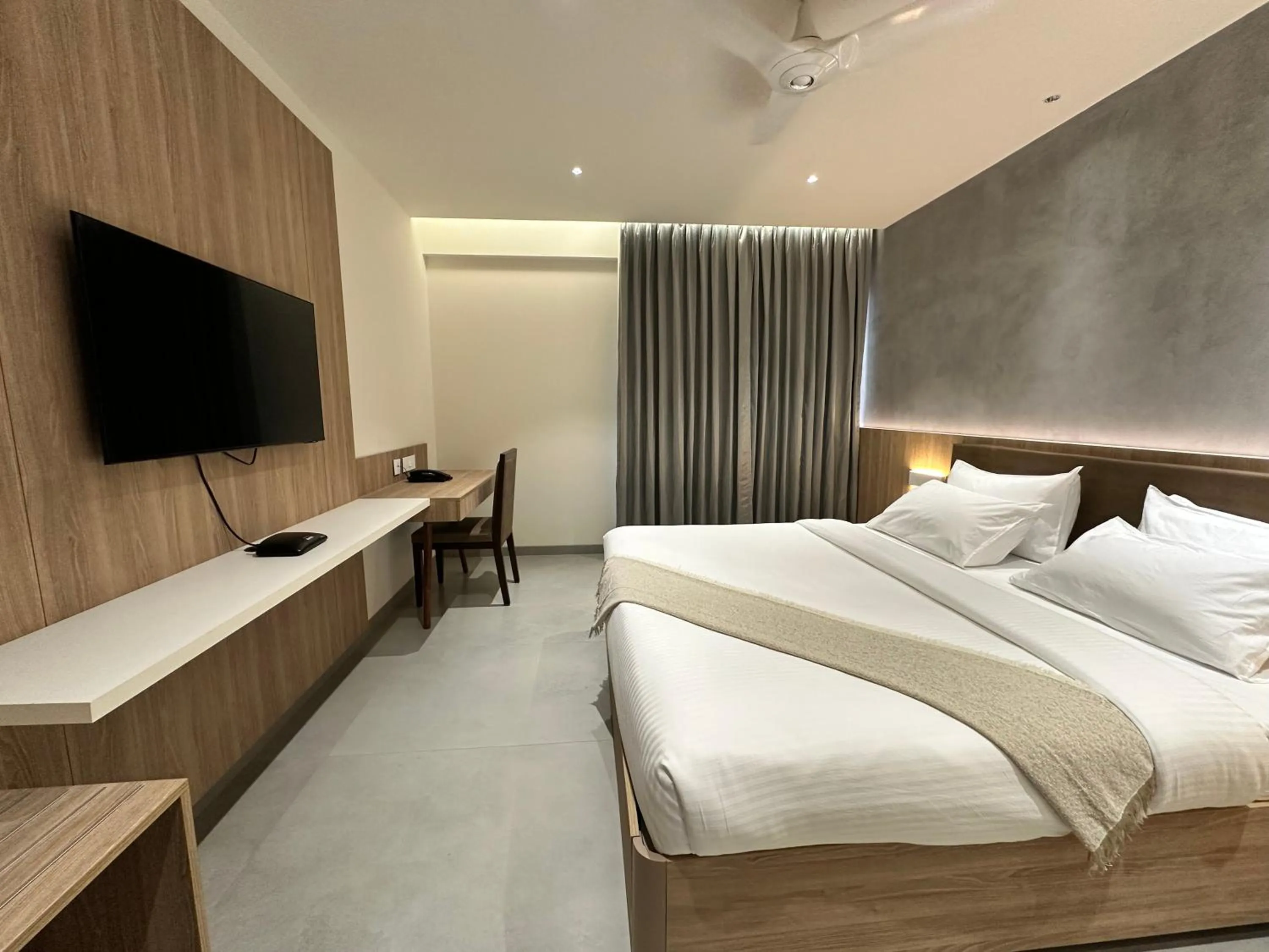 TV and multimedia, Bed in 32 Urban by Akoya Hotels