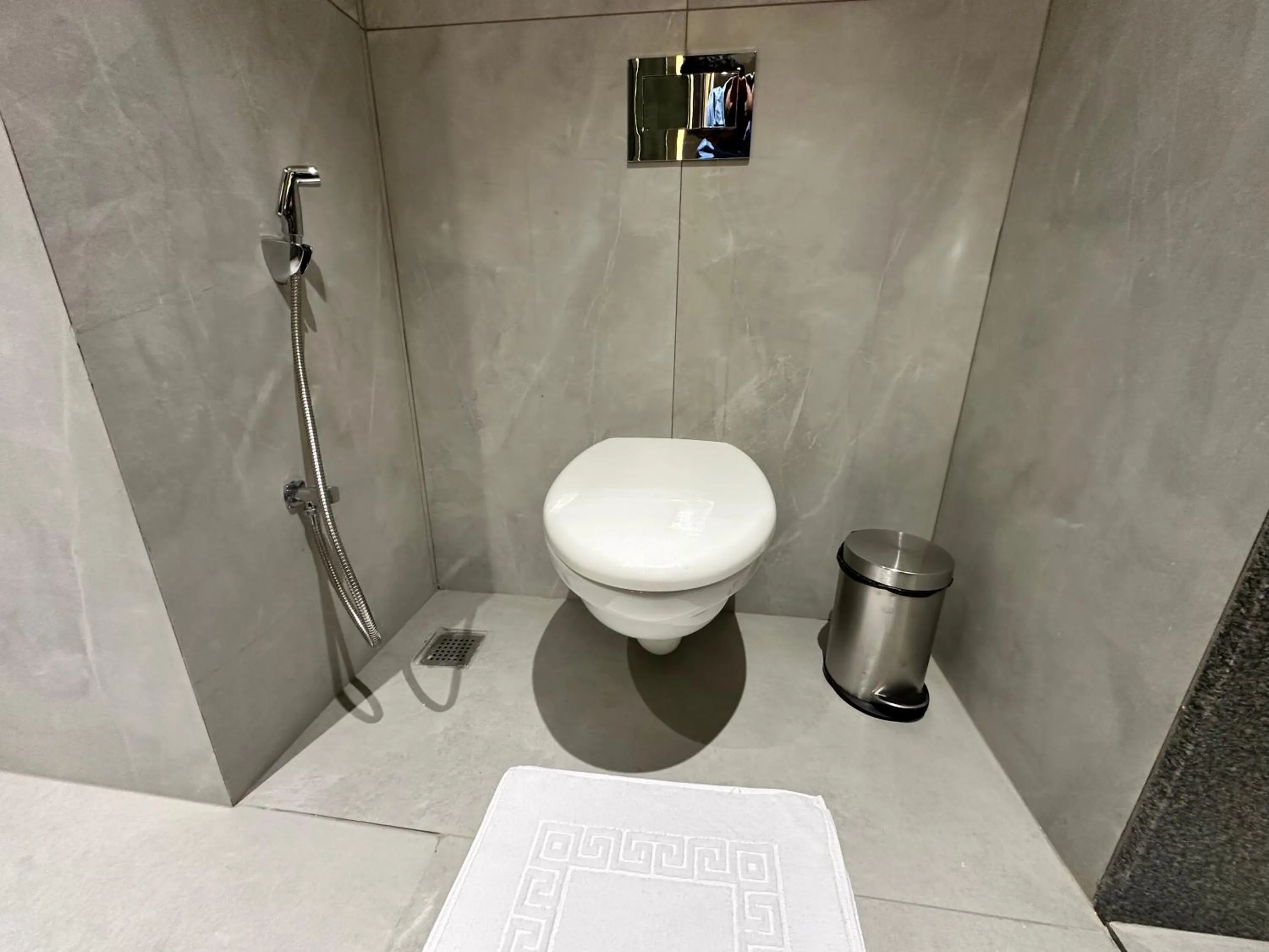Shower in 32 Urban by Akoya Hotels