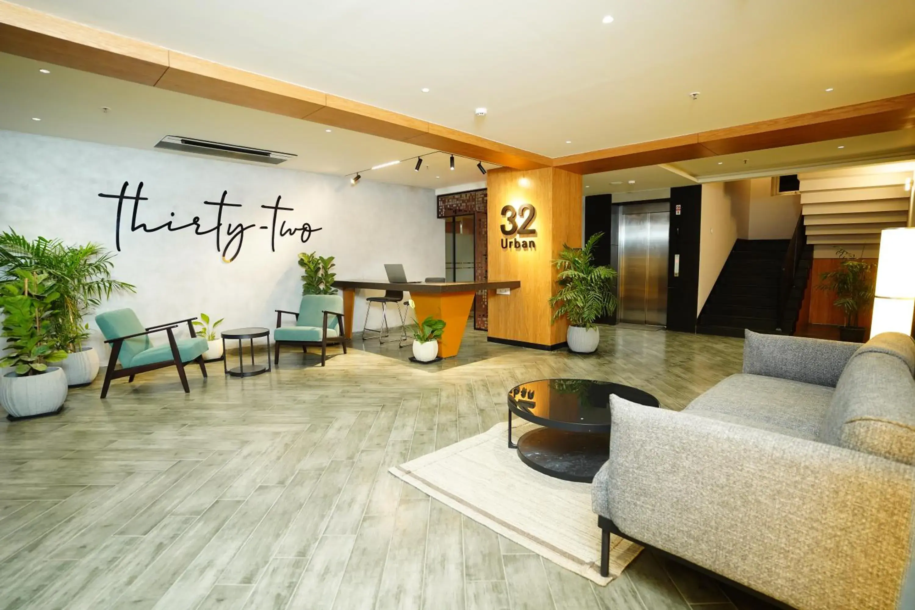 Lobby or reception in 32 Urban by Akoya Hotels - Gachibowli, West Hyderabad Lobby or reception in 32 Urban by Akoya Hotels - Gachibowli, West Hyderabad