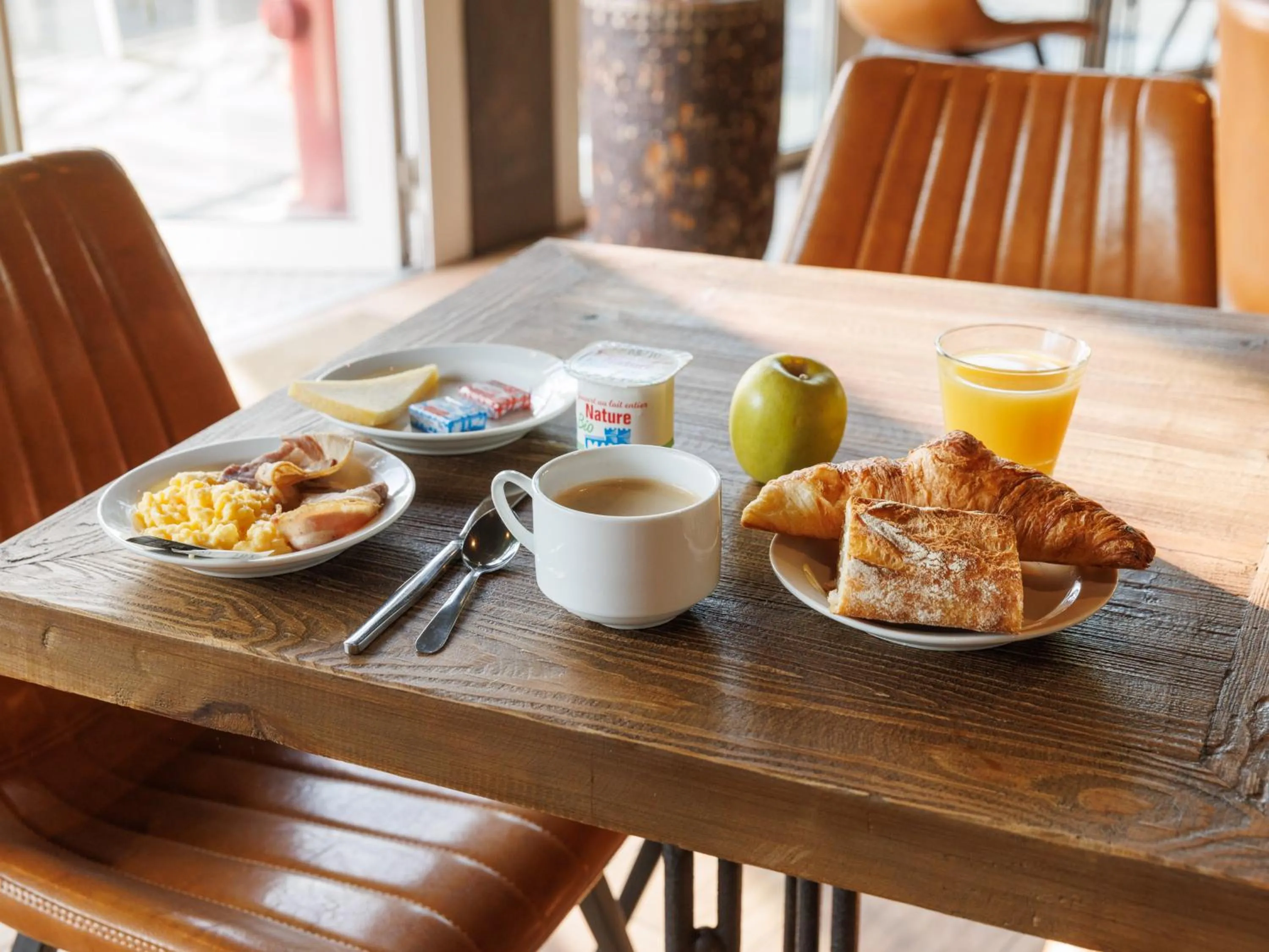 Breakfast in B&B HOTEL Clermont-Ferrand Nord Riom
