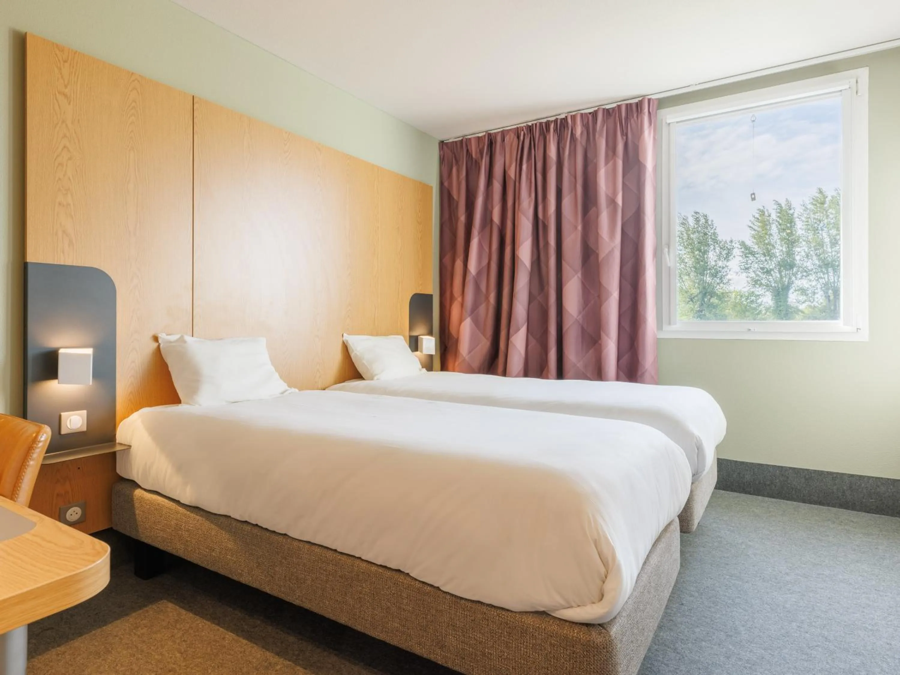 Bedroom, Bed in B&B HOTEL Clermont-Ferrand Nord Riom