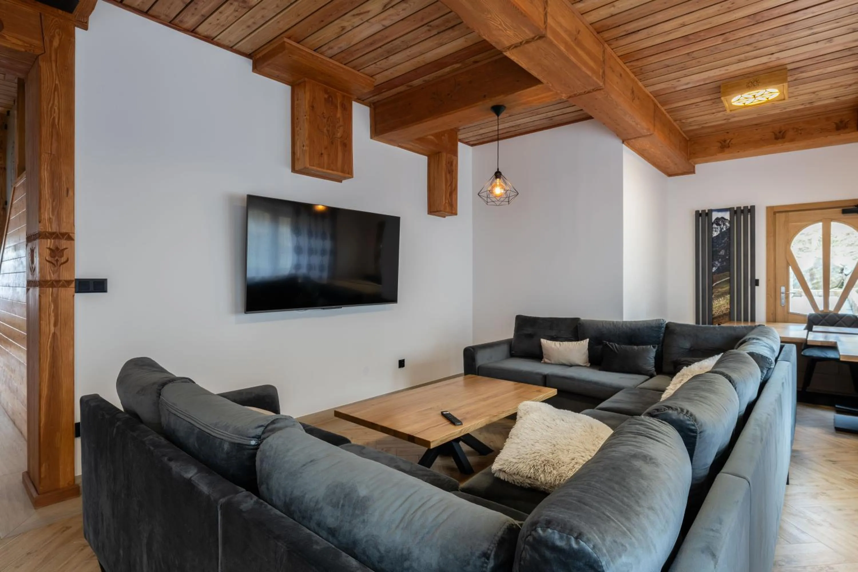 Communal lounge/ TV room in Willa Nosalowa Dolina