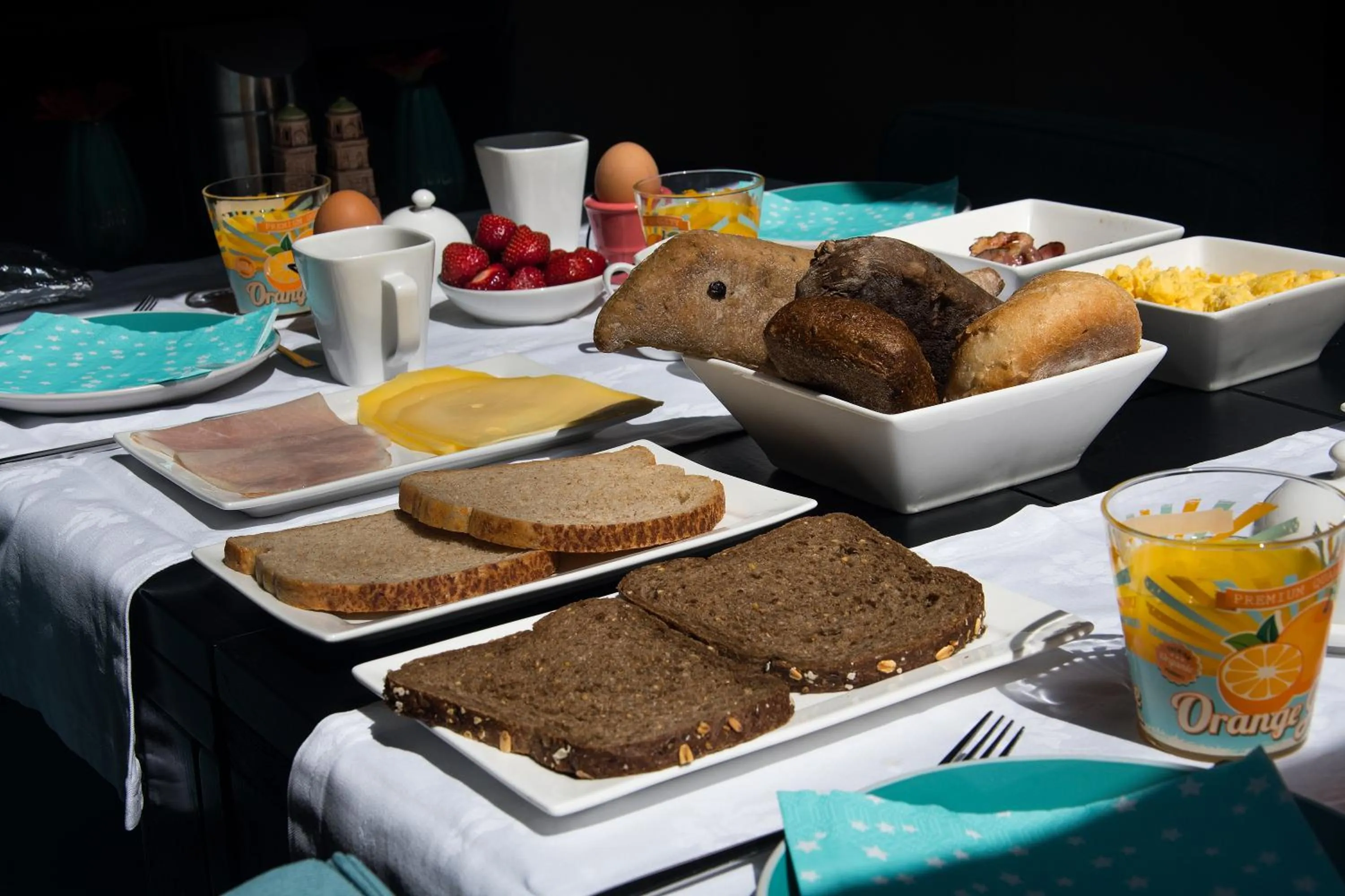 Continental breakfast in De Langenlee