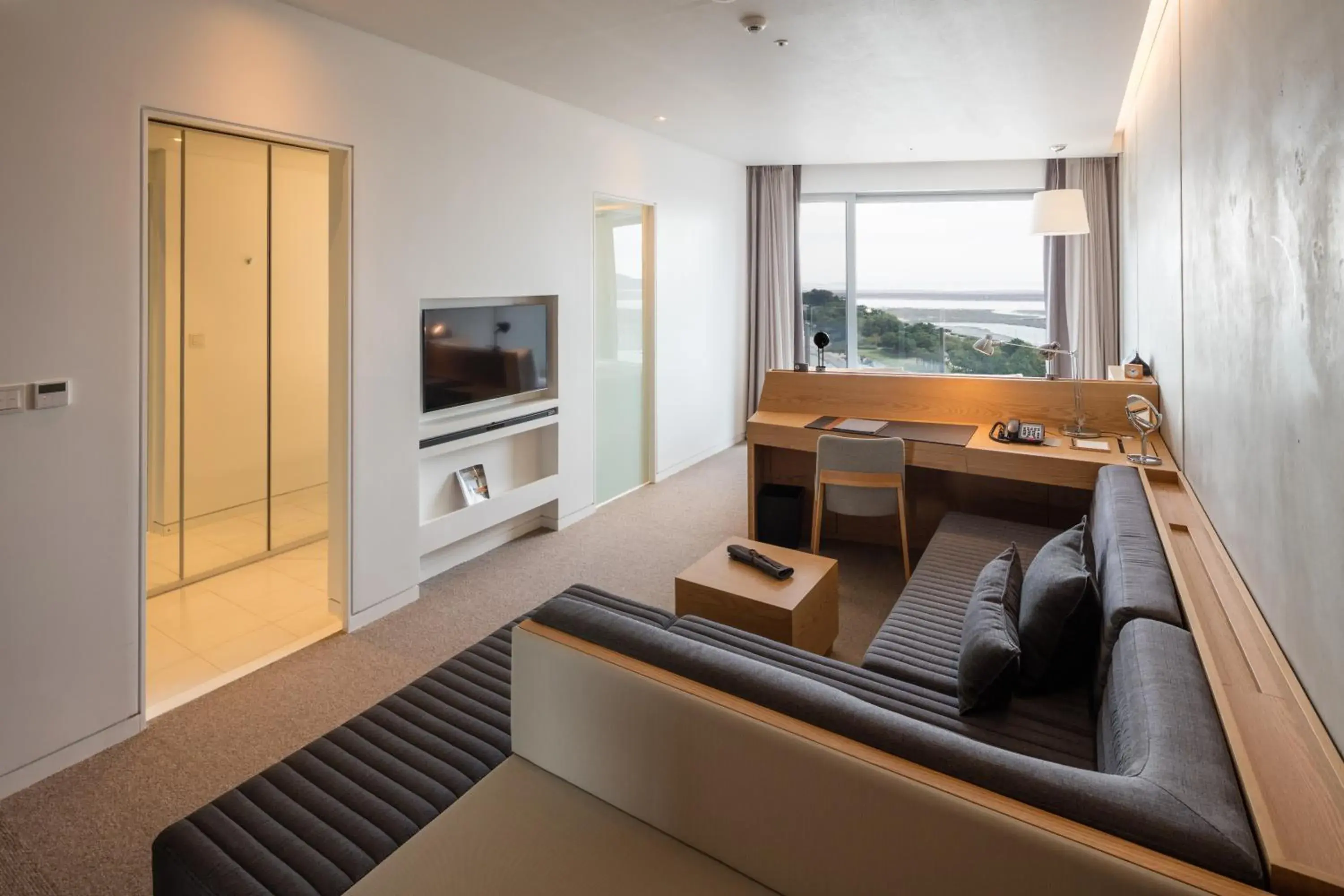 Deluxe Double Room with Sea View in Nest Hotel Incheon Deluxe Double Room with Sea View in Nest Hotel Incheon