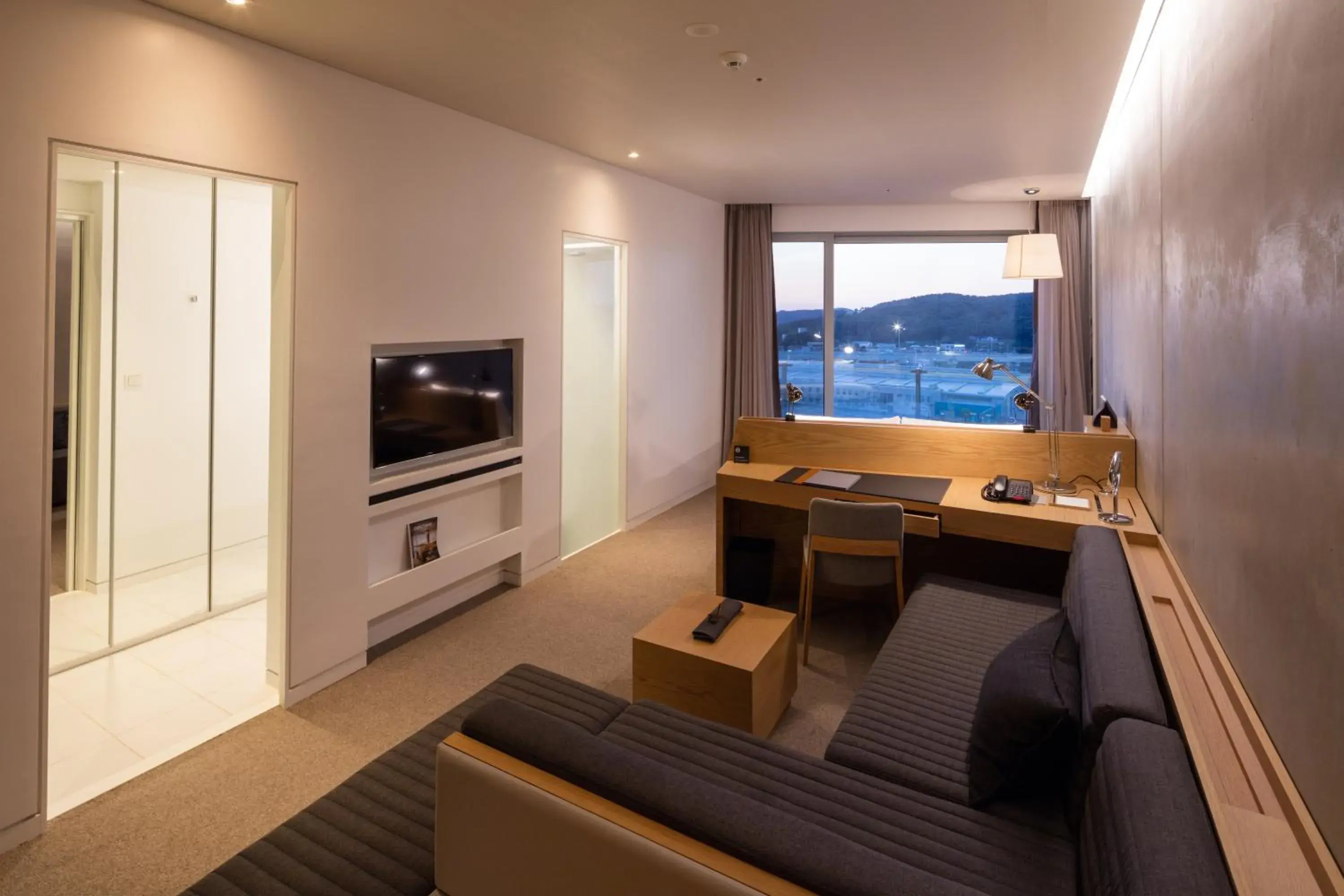 Deluxe Double Room with Mountain View in Nest Hotel Incheon Deluxe Double Room with Mountain View in Nest Hotel Incheon